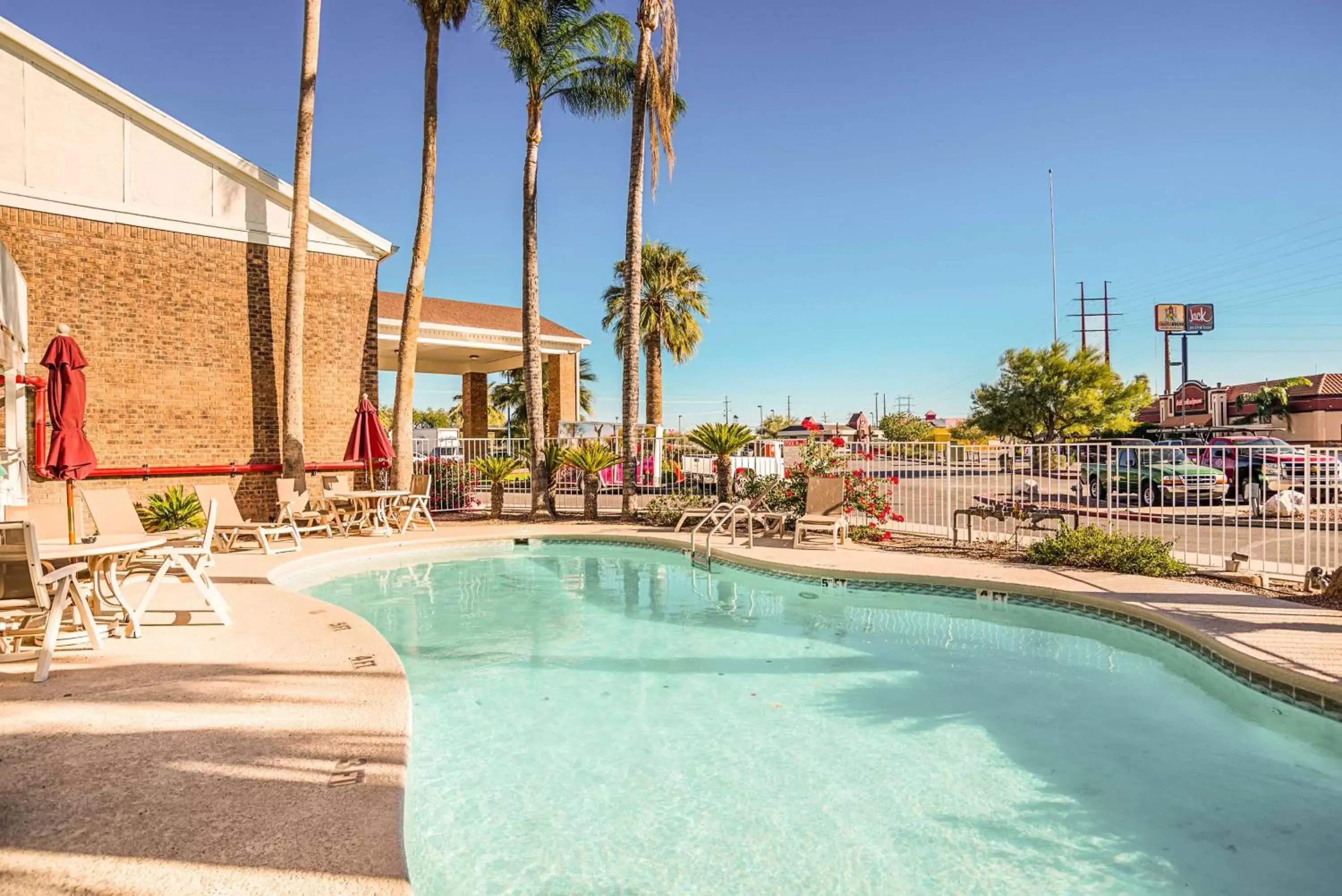 Activities, Swimming Pool in Studio 6 Tucson, AZ - North