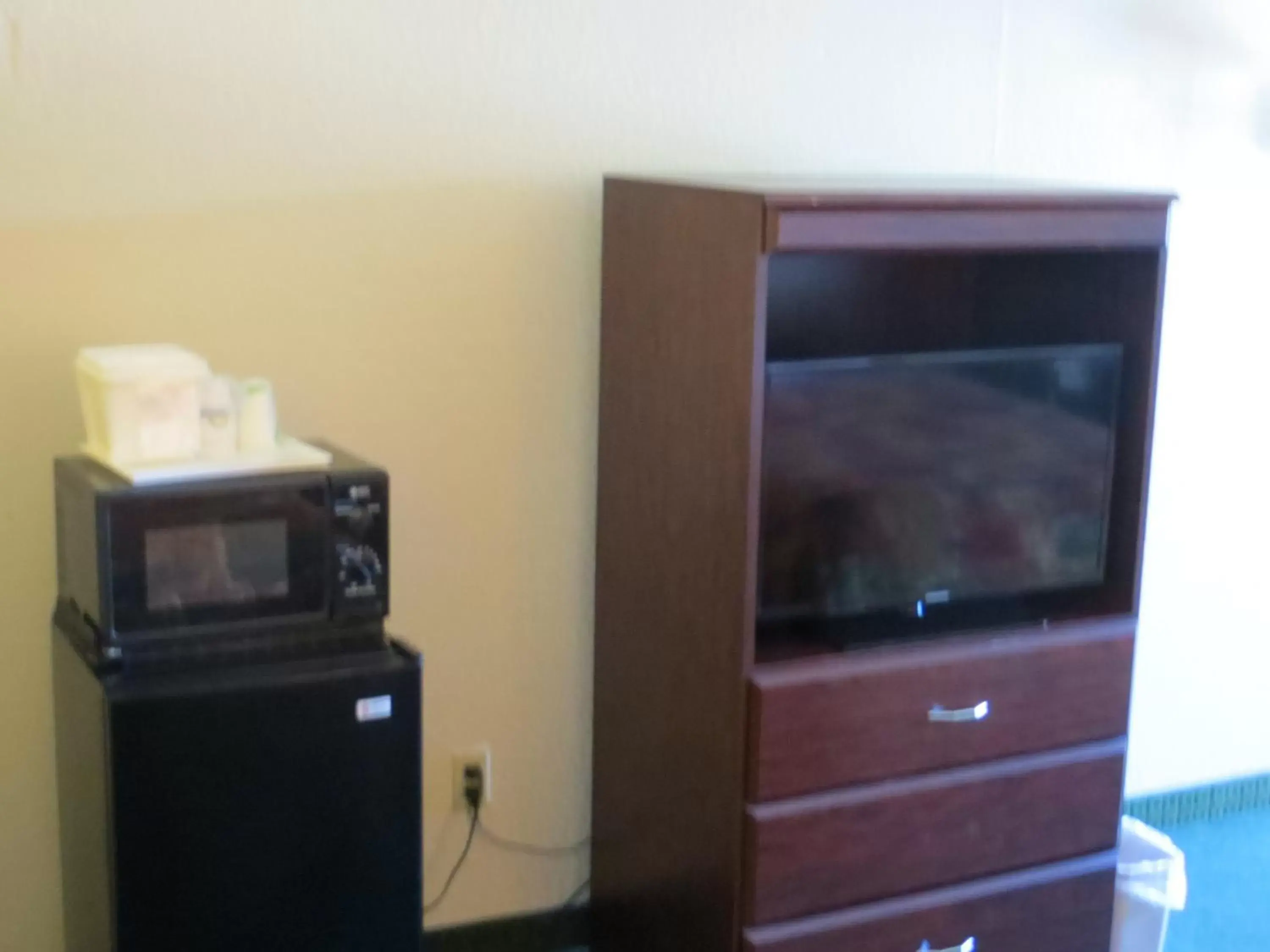 Queen Room with Two Queen Beds - Non-Smoking in Days Inn by Wyndham Bryan College Station Queen Room with Two Queen Beds - Non-Smoking in Days Inn by Wyndham Bryan College Station