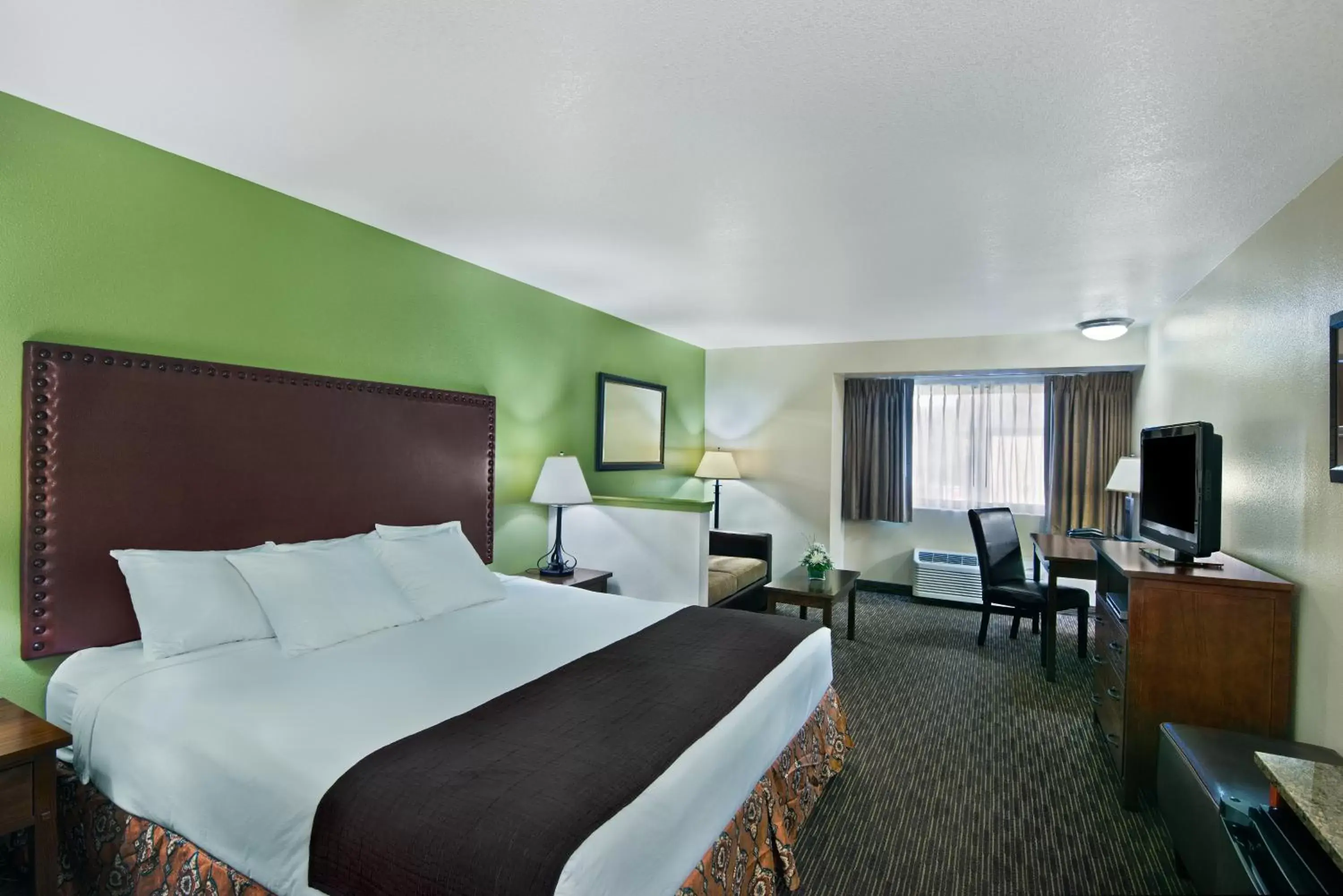 TV and multimedia, Bed in Oxford Suites Hermiston TV and multimedia, Bed in Oxford Suites Hermiston
