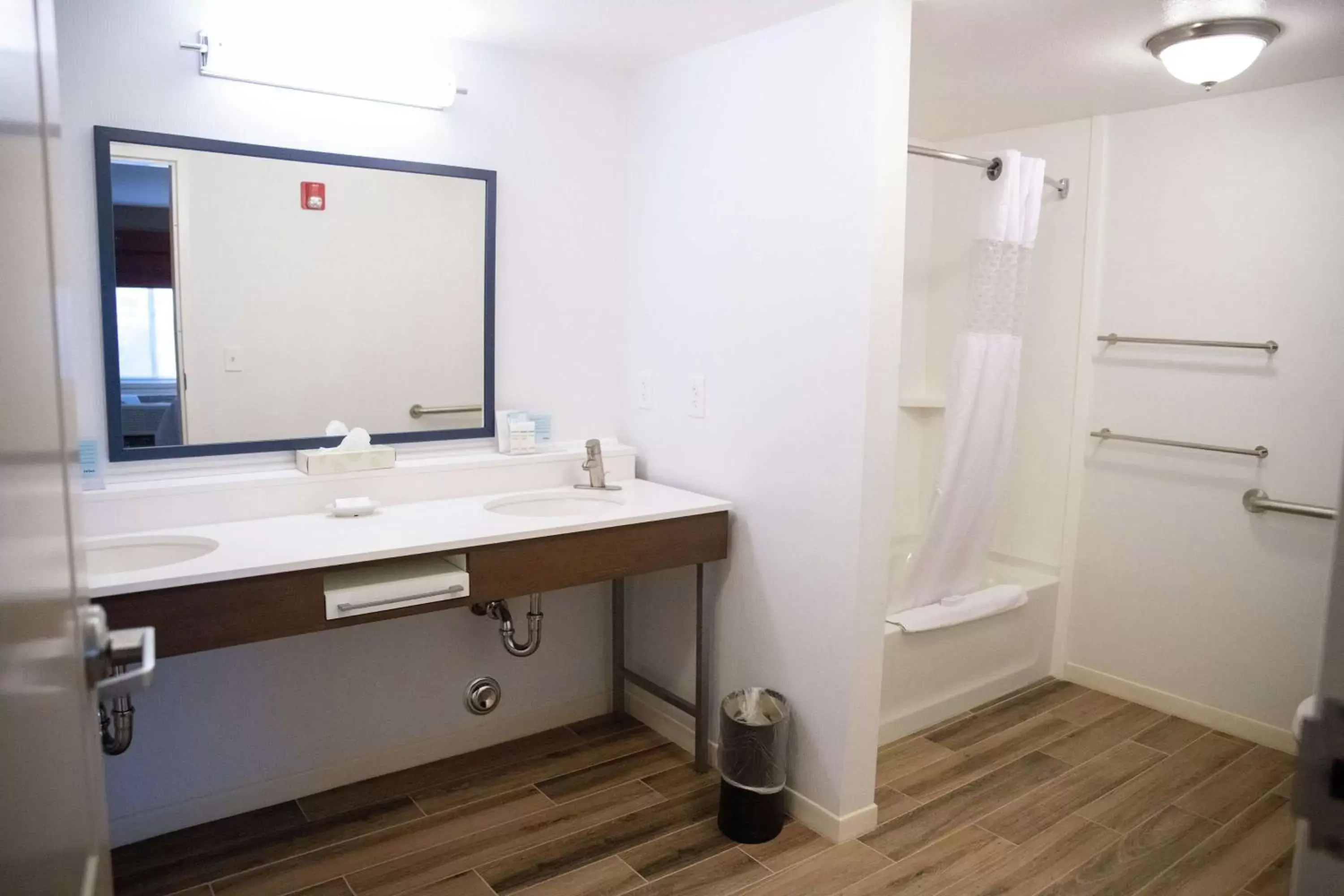 Bathroom in Hampton Inn & Suites Fresno