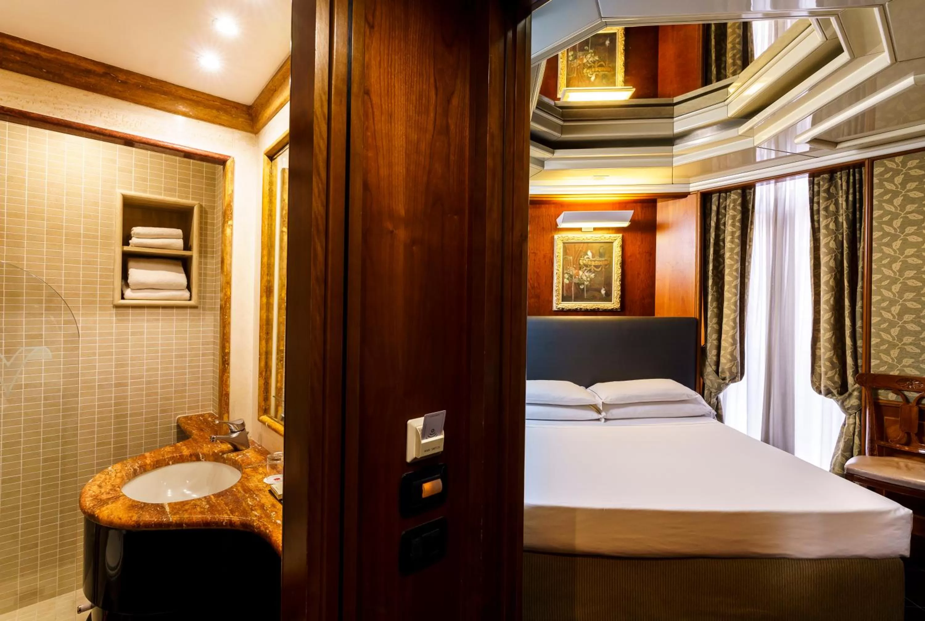 Bed in Hotel Valadier