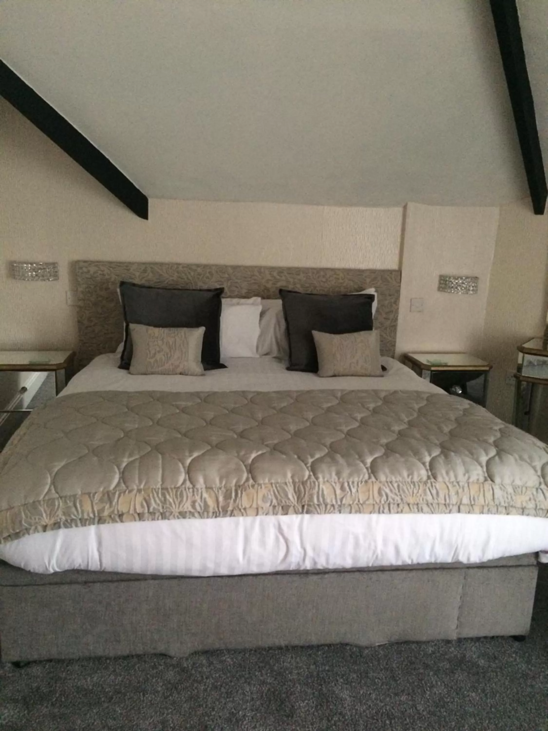 Bed in The Whittington and Cat