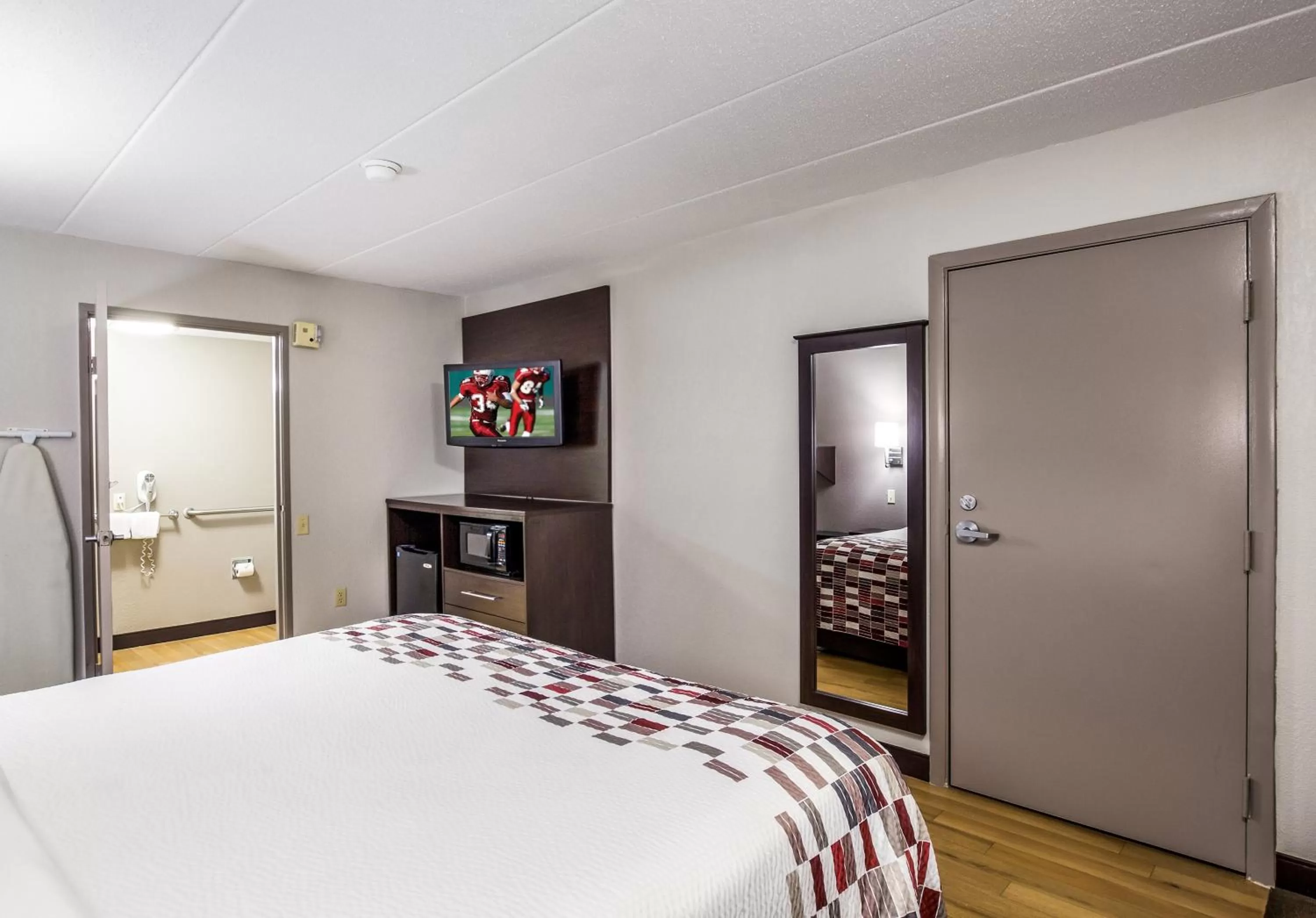 Bedroom, Bed in Red Roof Inn Lexington