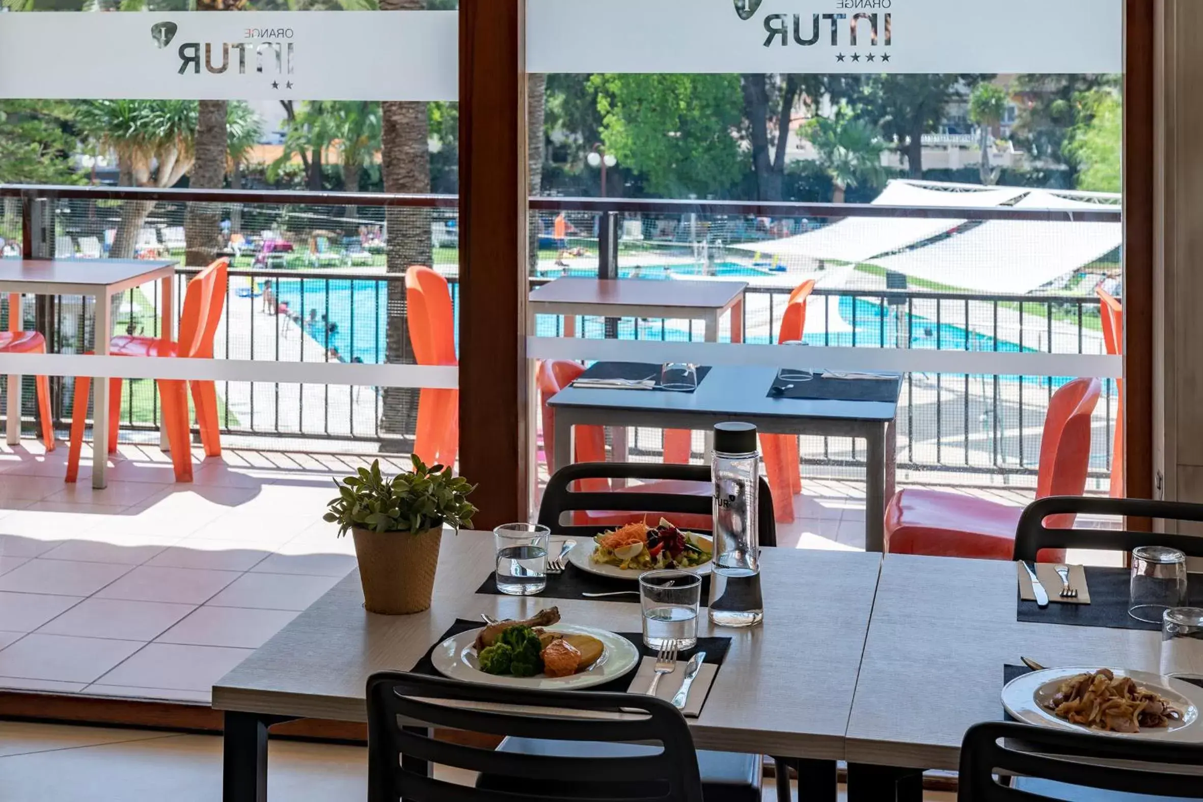 Restaurant/places to eat in Intur Orange