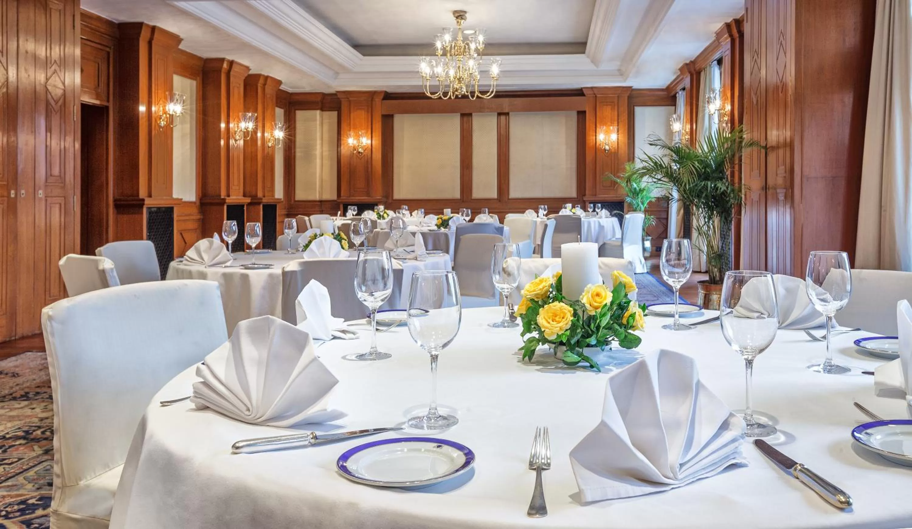 Restaurant/places to eat in Wildflower Hall, An Oberoi Resort, Shimla