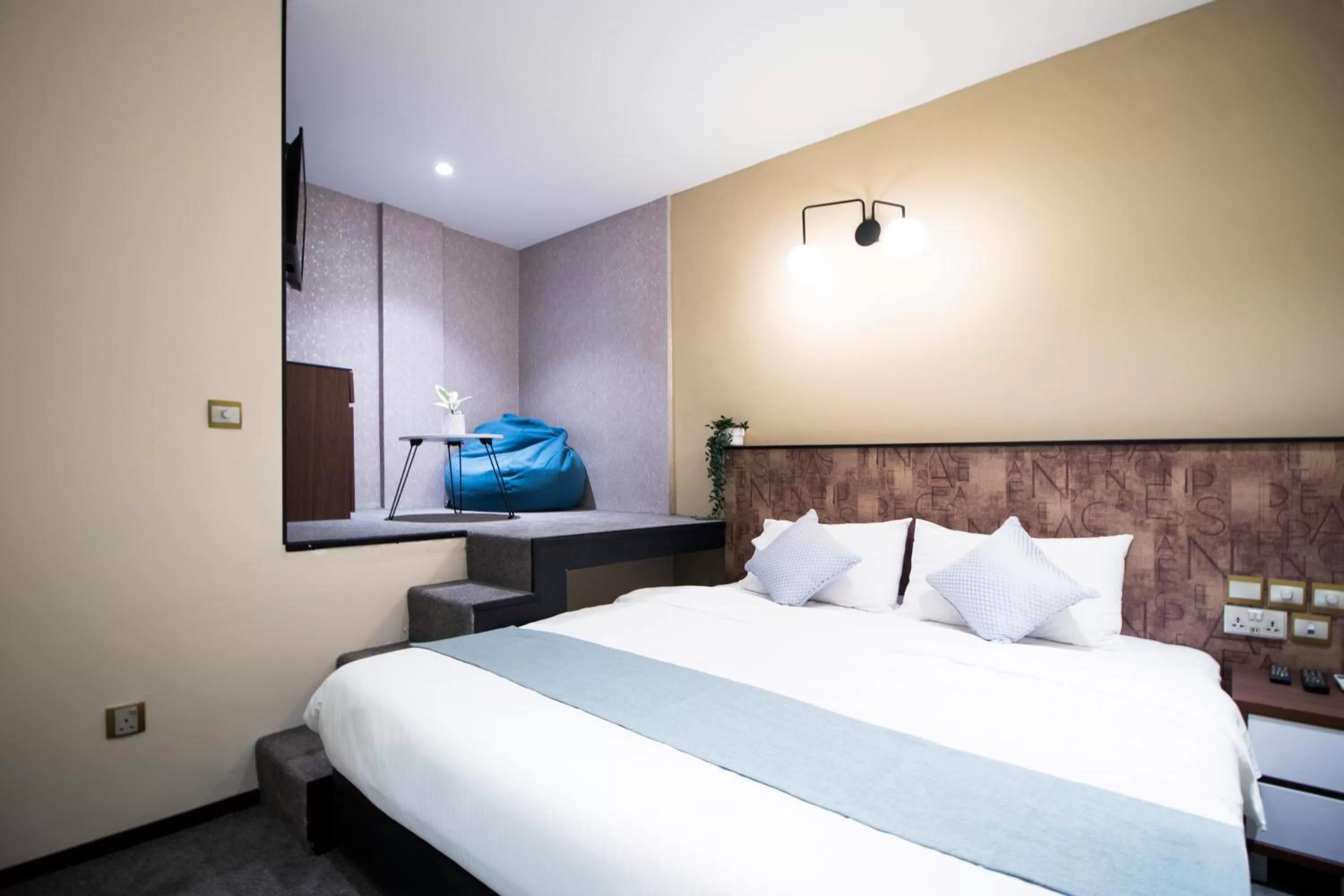 Photo of the whole room in Harbour Ville Hotel - Hamilton