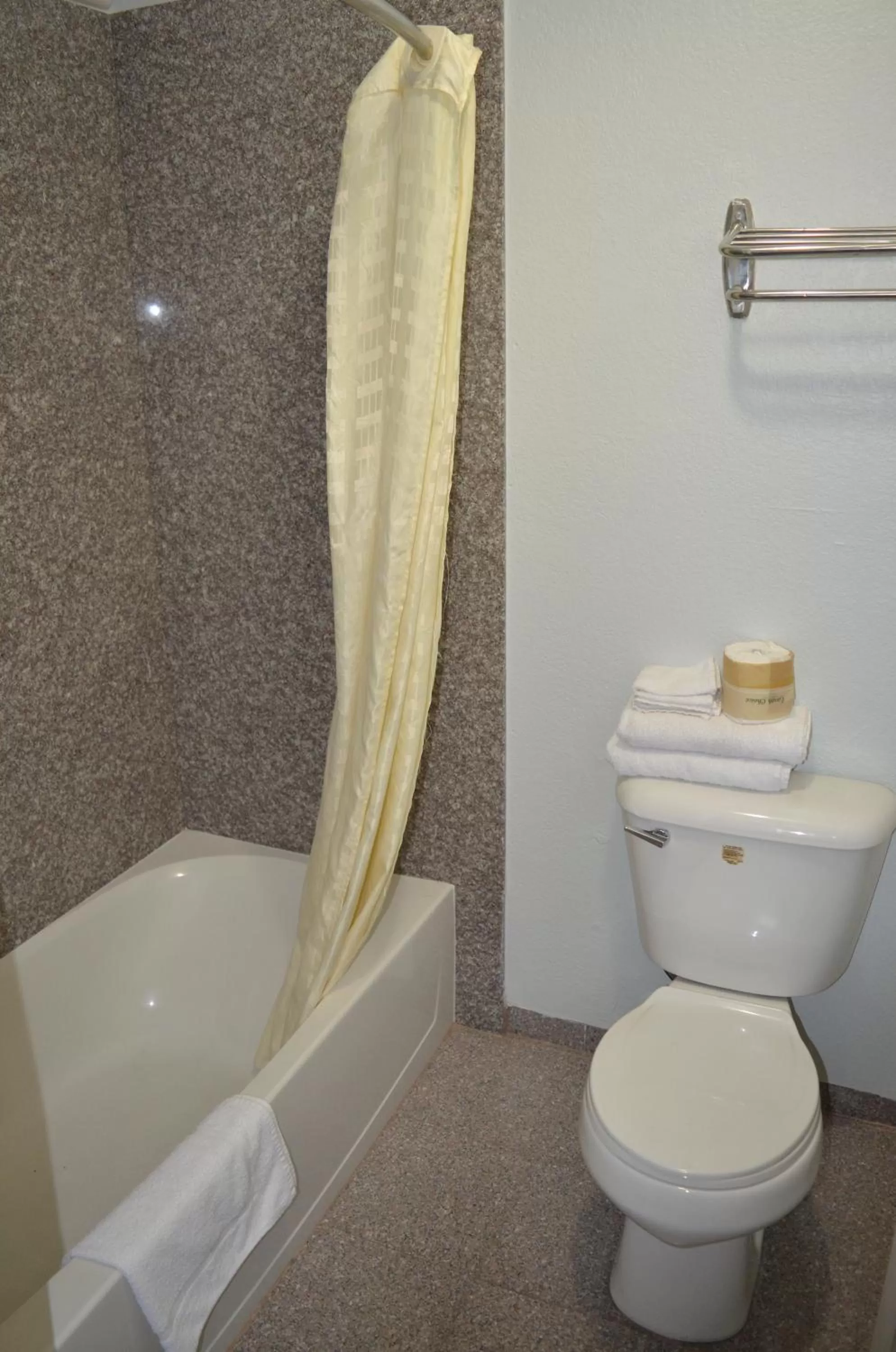 Hot Tub in Welcome Inn Corona