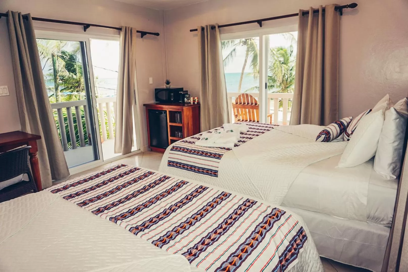 Bedroom, Bed in La Isla Resort