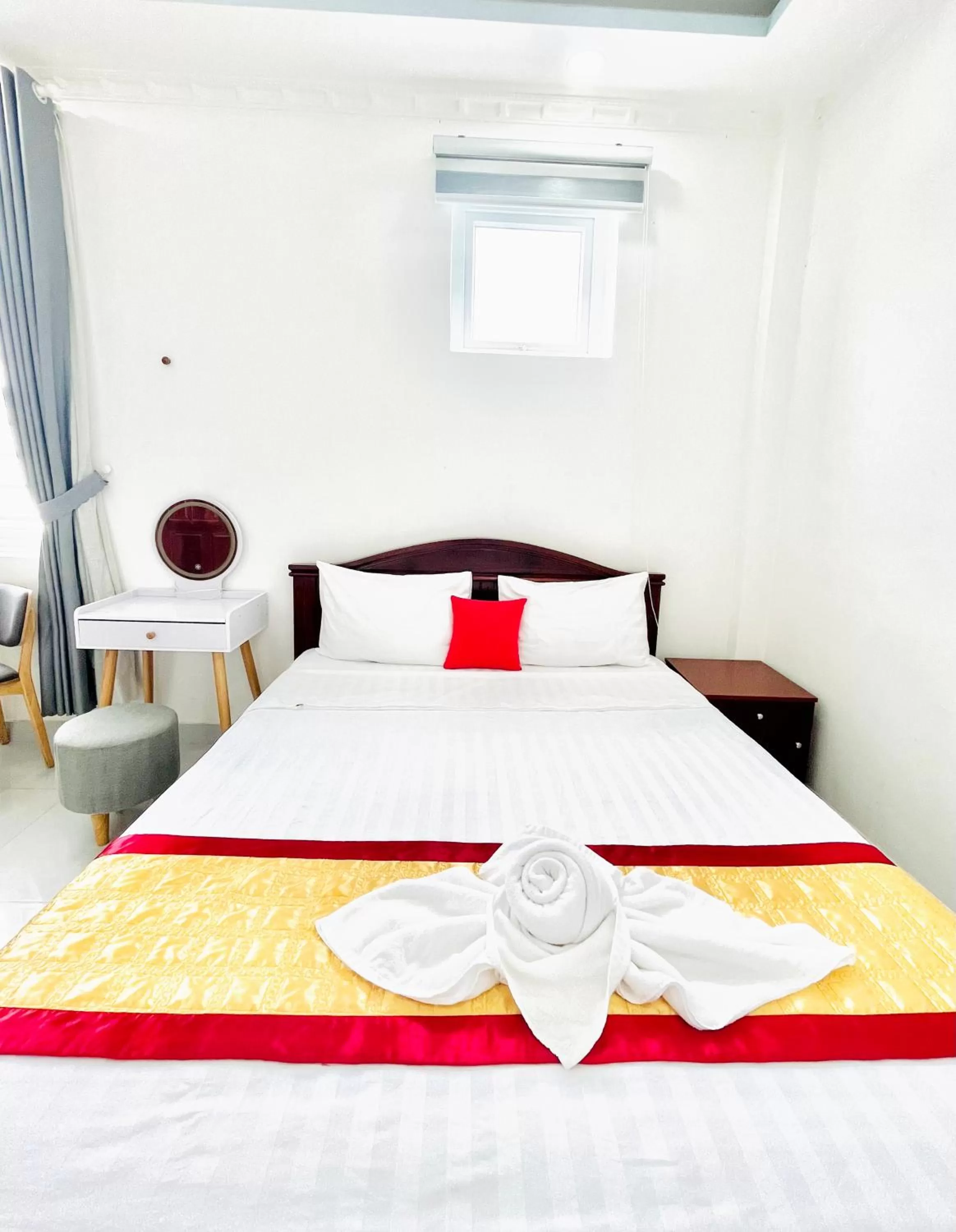 Bed in Luxury Vườn Lài Hotel