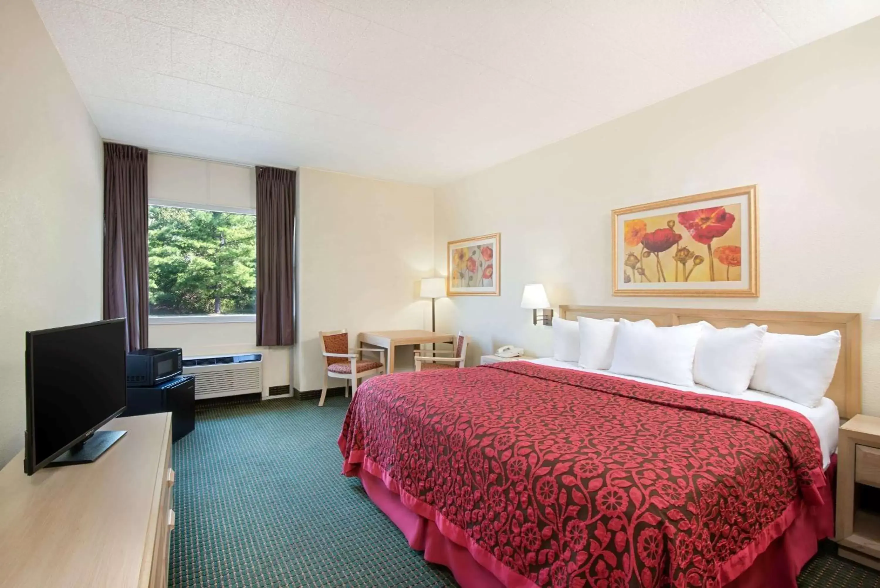 Photo of the whole room, Bed in Days Inn by Wyndham Fremont