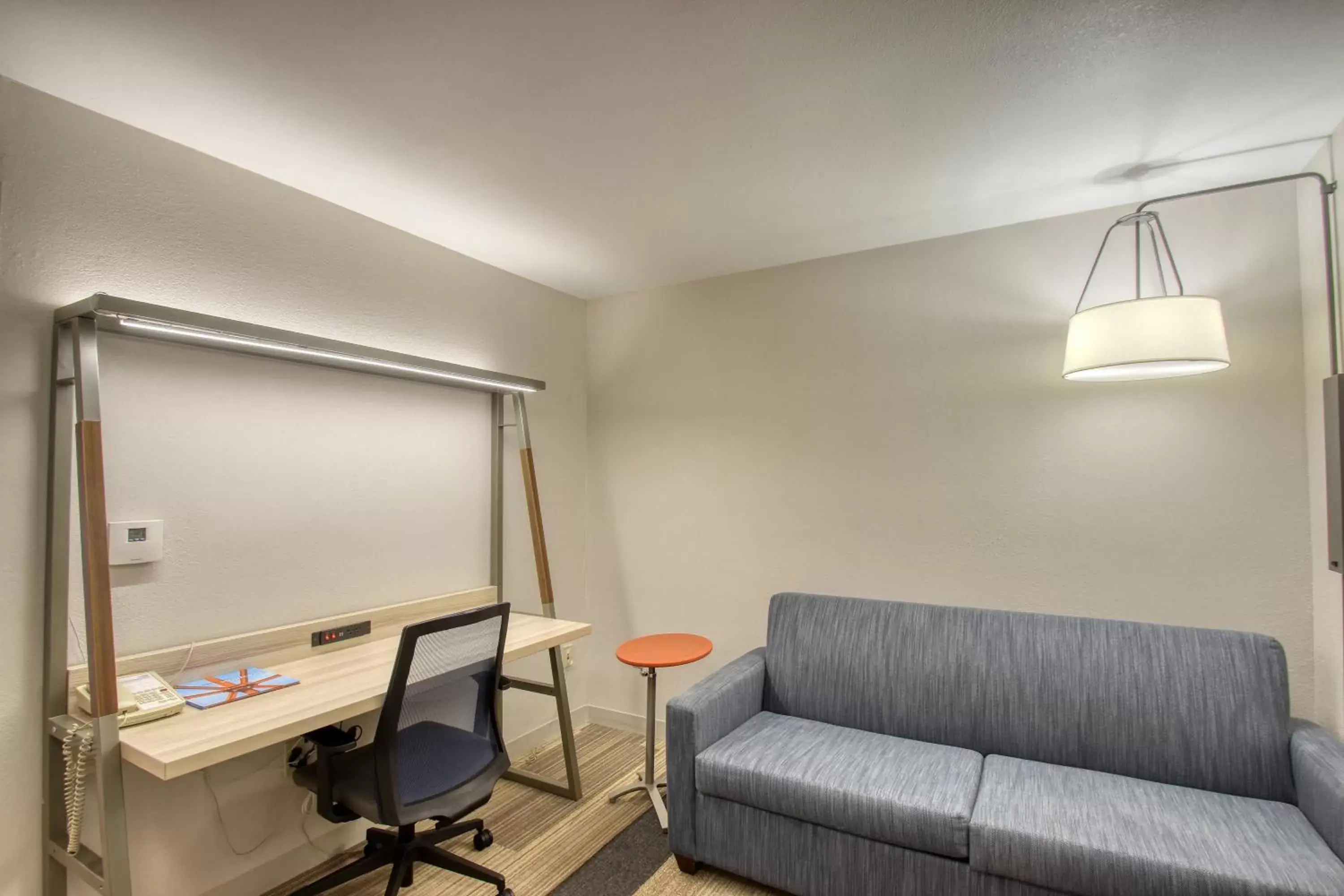 Photo of the whole room, Seating Area in Holiday Inn Express Hotel & Suites Milwaukee Airport, an IHG Hotel