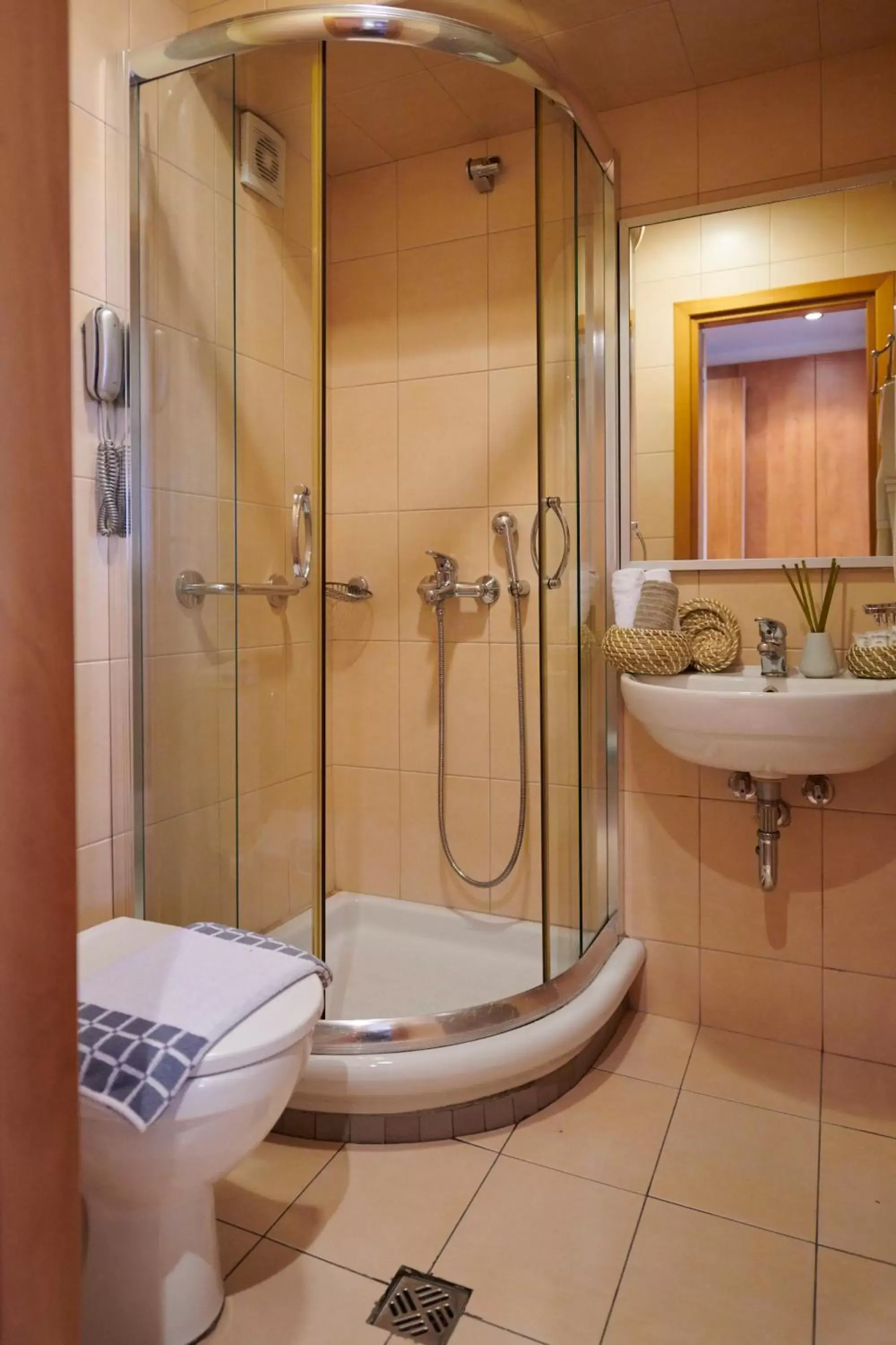 Bathroom in Crystal City Hotel
