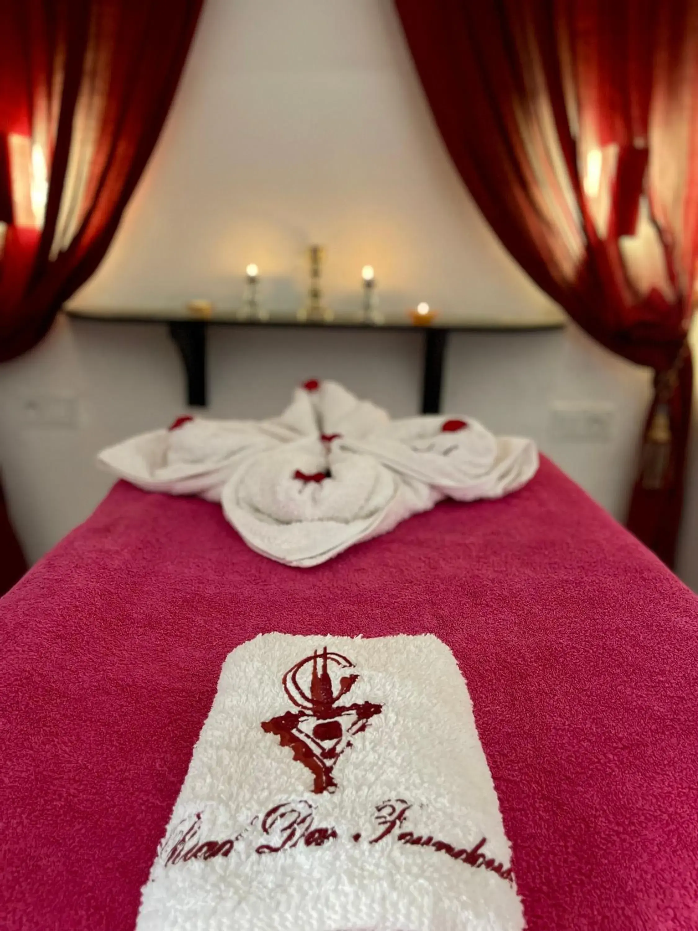 Massage, Bed in Riad Dar Foundouk and Spa