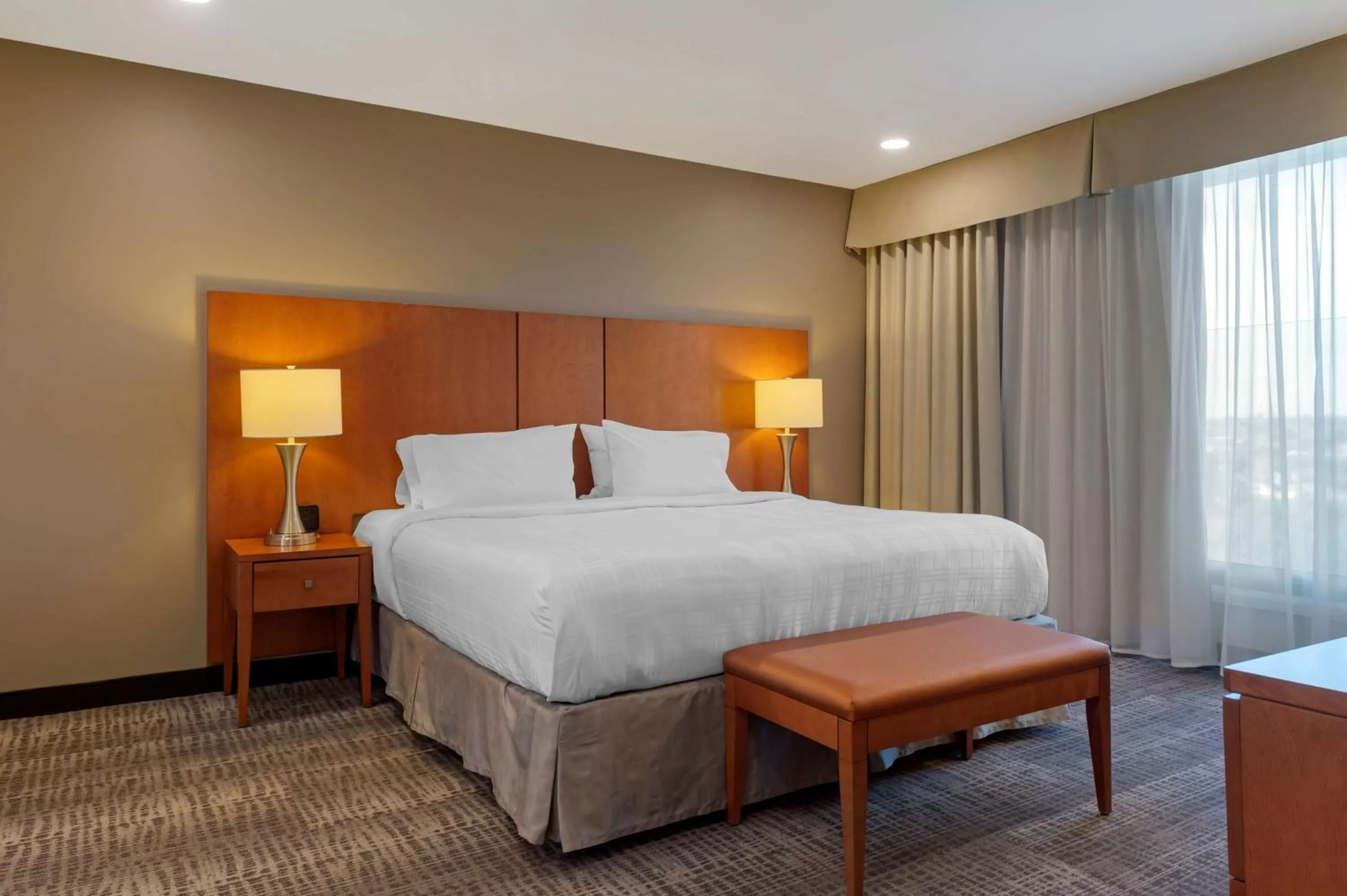 Photo of the whole room, Bed in Best Western Plus Gatineau-Ottawa Downtown