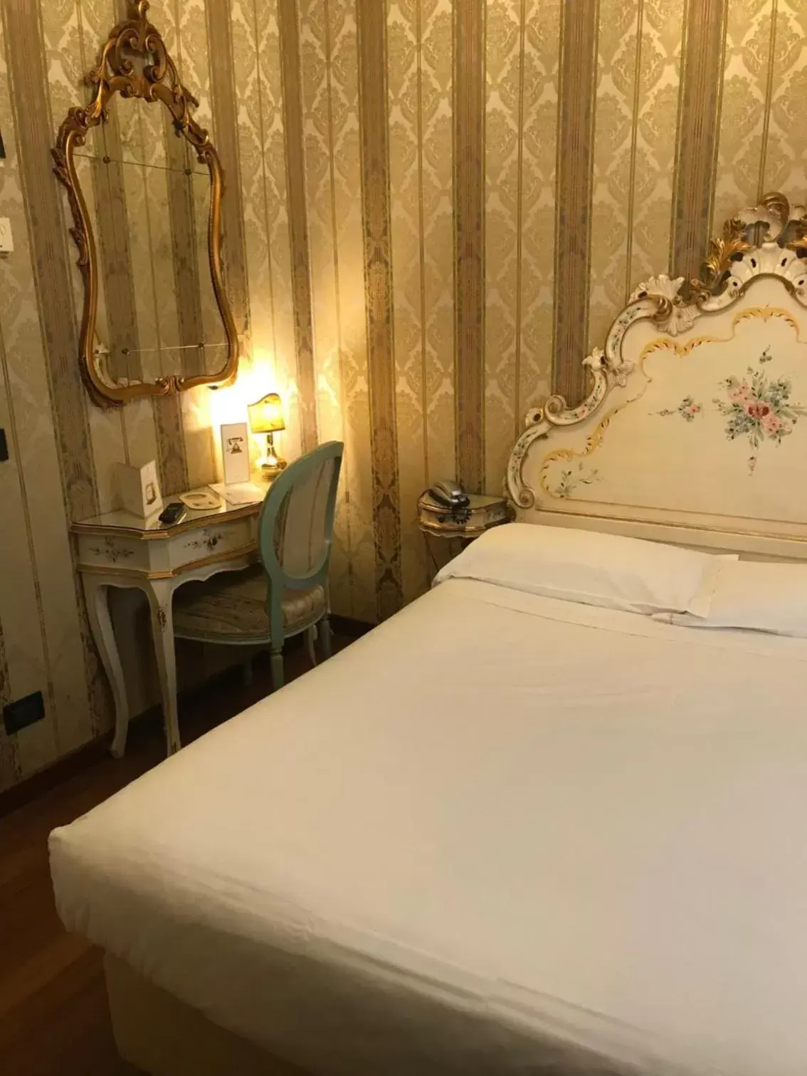 Bed in Hotel Carlton On The Grand Canal