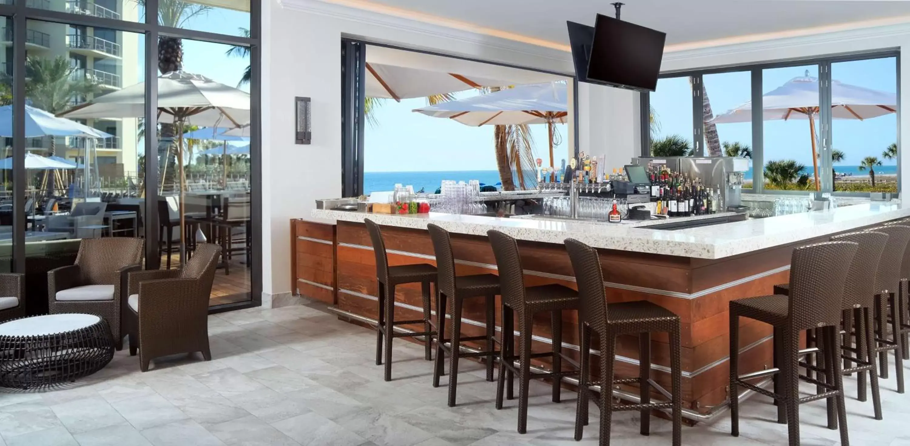Lounge or bar, Restaurant/Places to Eat in Hilton Marco Island Beach Resort and Spa