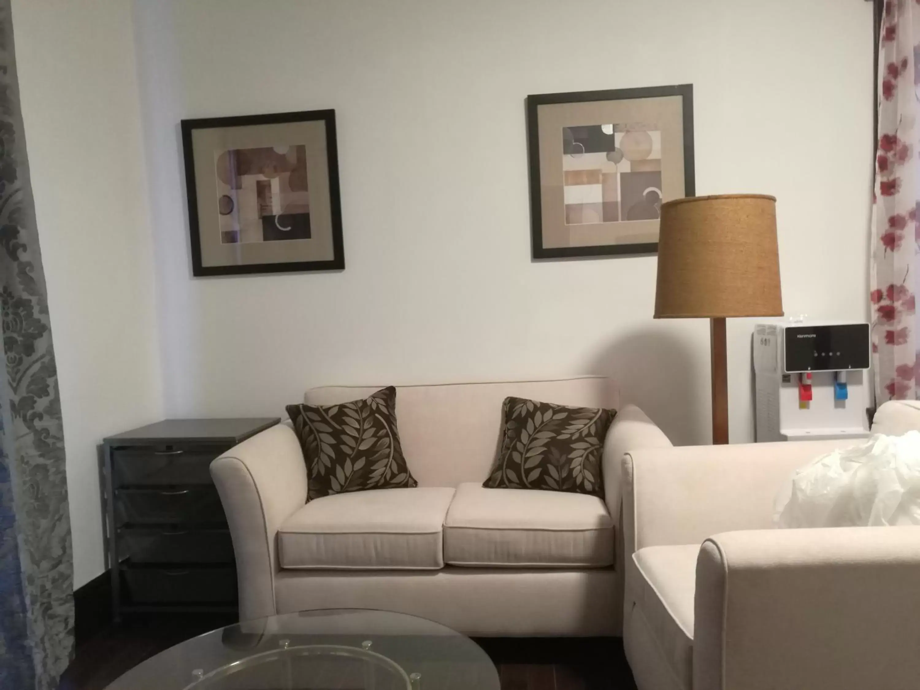 Living room, Seating Area in Ambassador's Inn Next Door