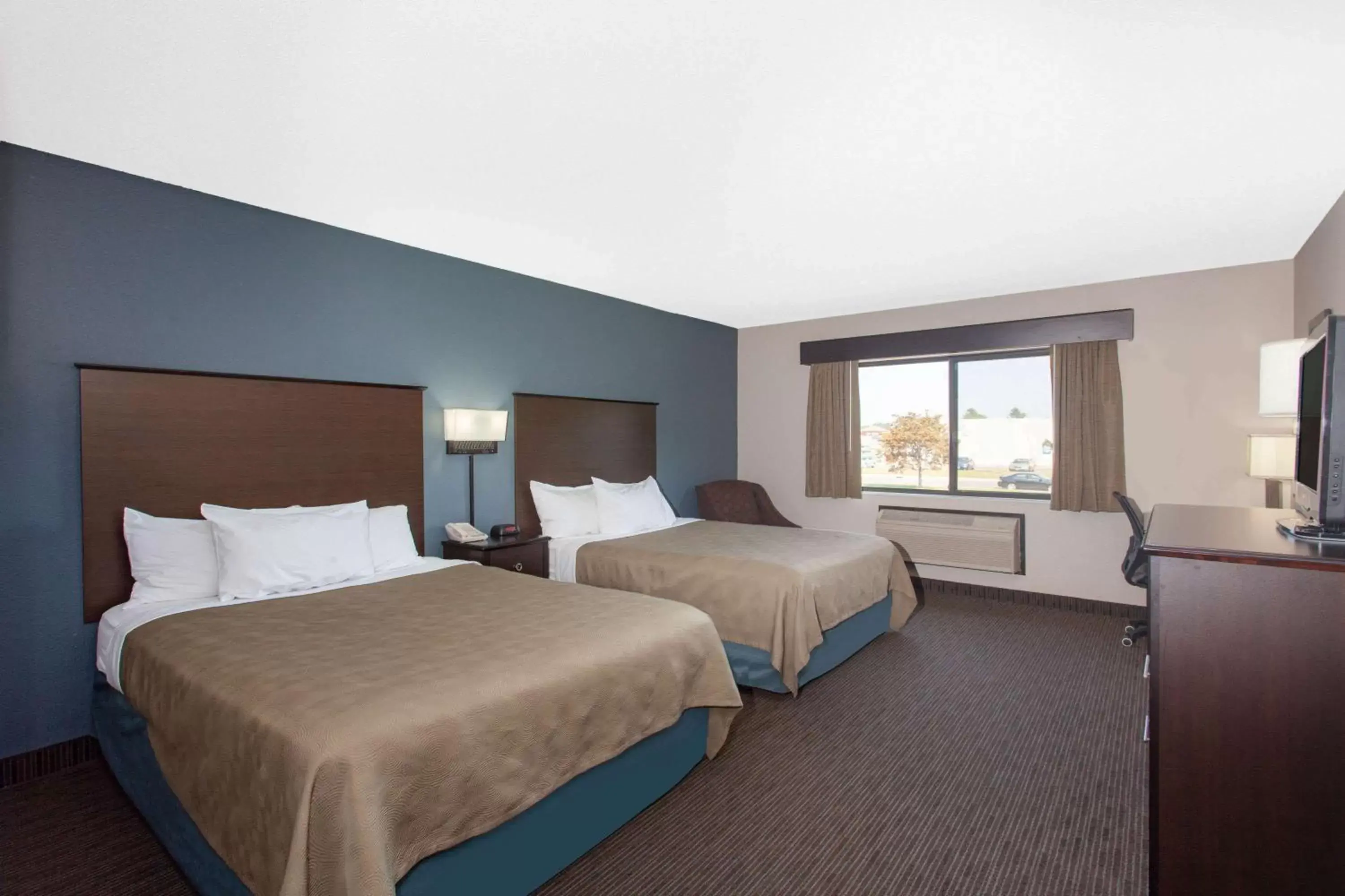 Photo of the whole room, Bed in AmericInn by Wyndham North Branch