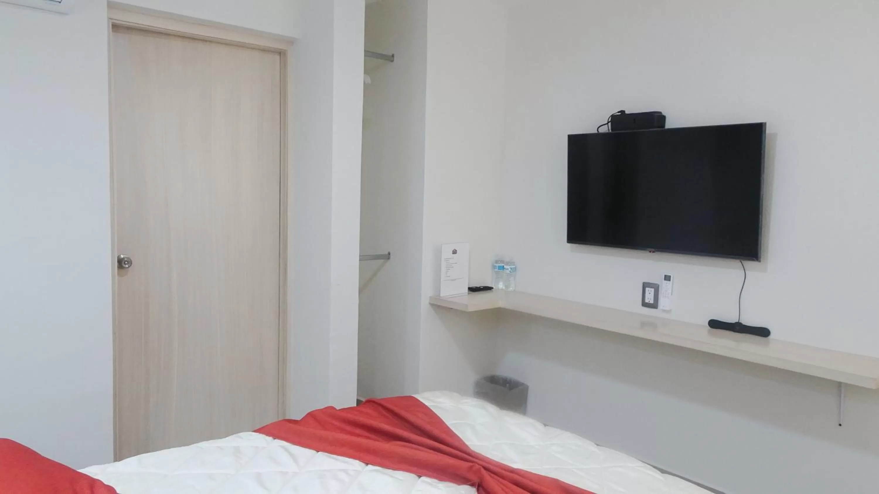 TV and multimedia, TV/Entertainment Center in Suites San Luis