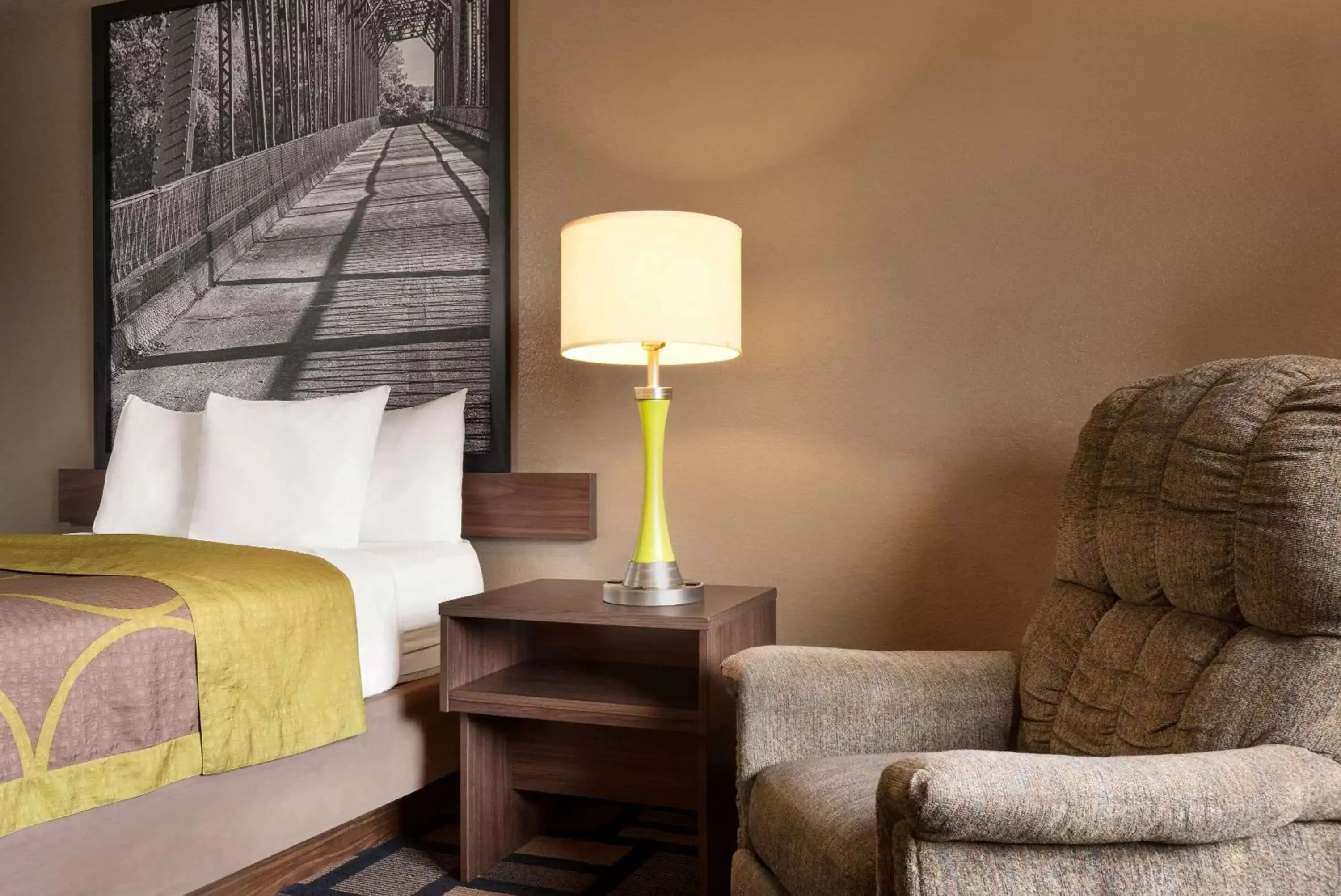 Queen Room - Mobility Access/Smoking in Super 8 by Wyndham Akron S/Green/Uniontown OH Queen Room - Mobility Access/Smoking in Super 8 by Wyndham Akron S/Green/Uniontown OH