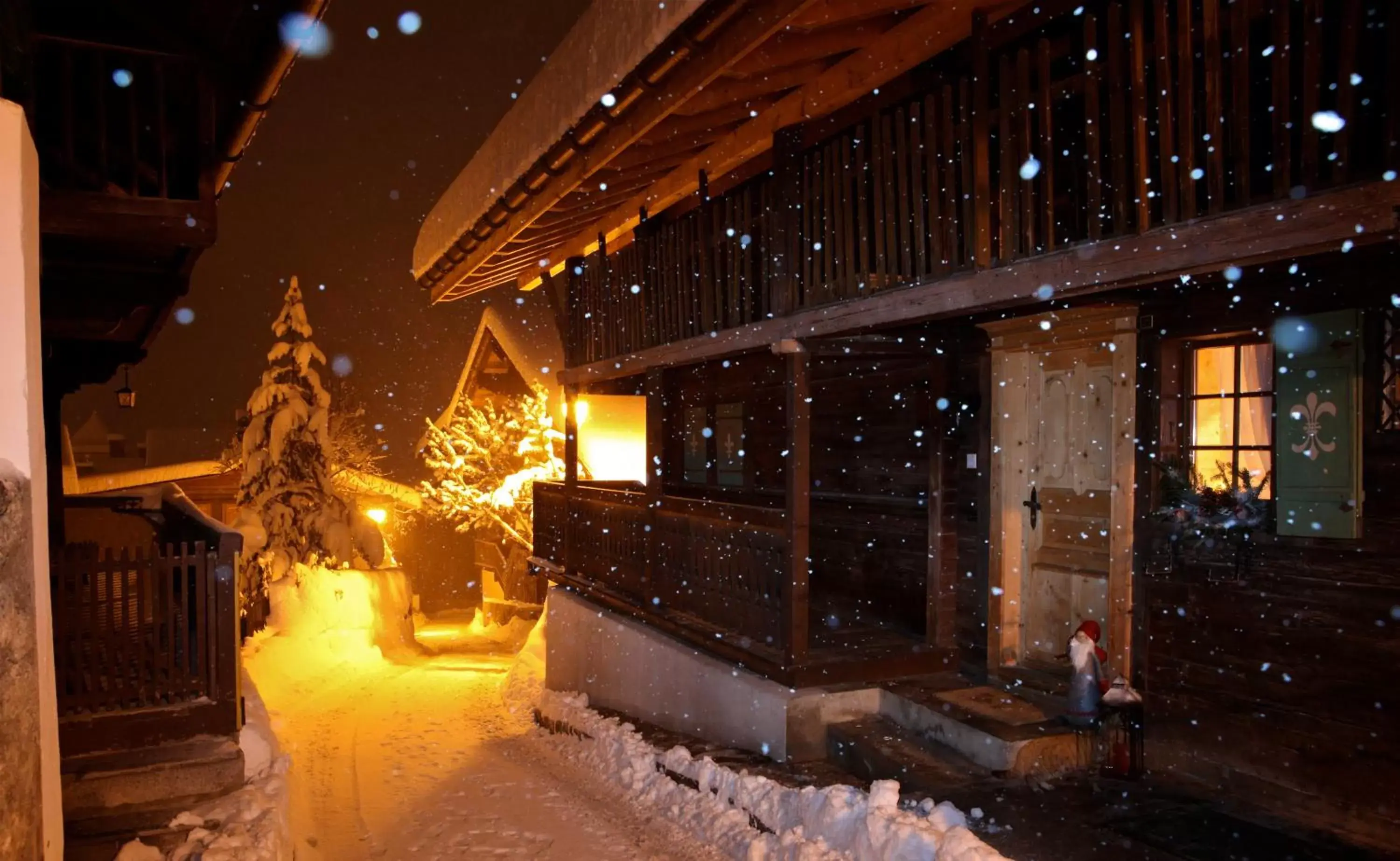 Facade/entrance, Winter in Hôtel du Cerf