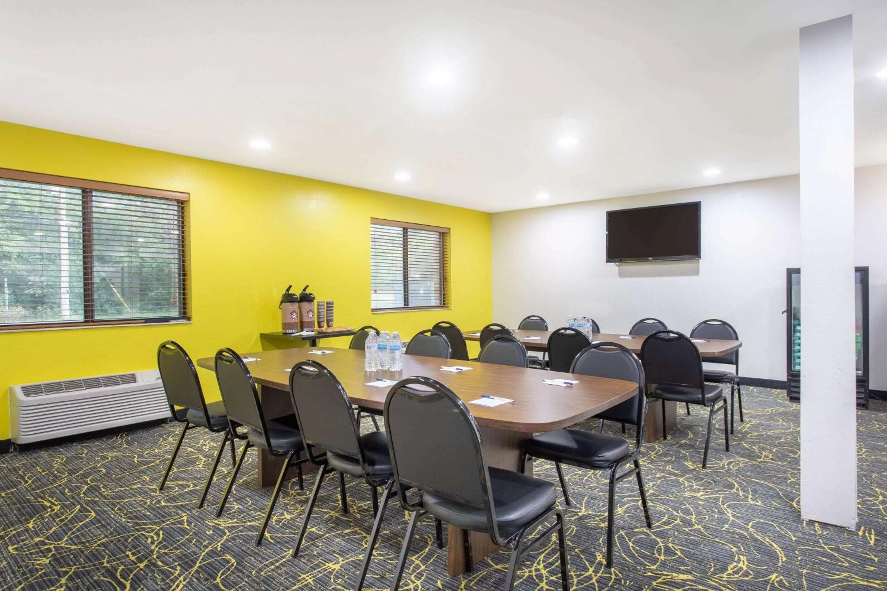 Meeting/conference room in AmericInn and Suites by Wyndham Delafield-Waukesha-Milwaukee