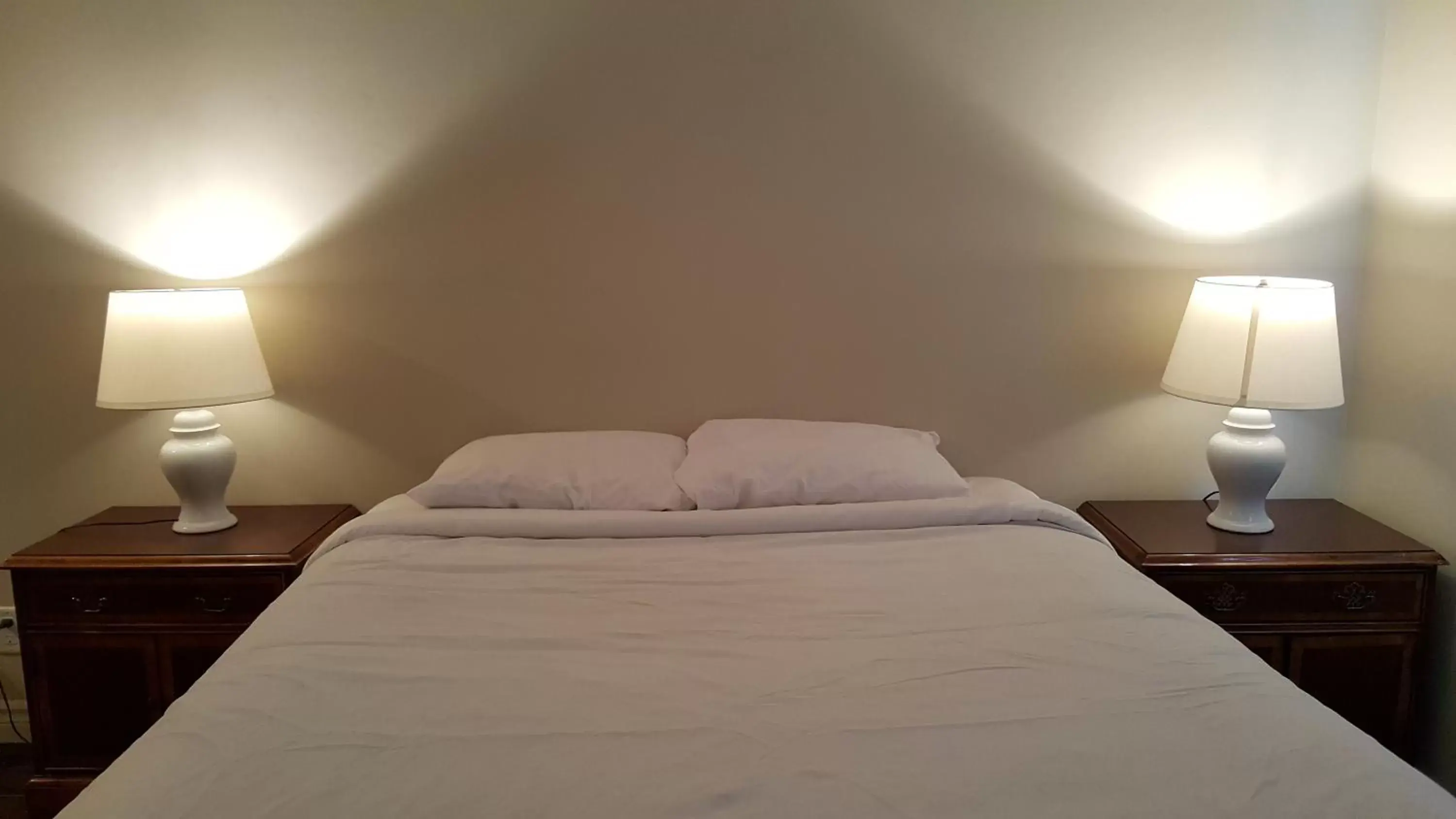 Bed in Duvernay Studios and Suites Bed in Duvernay Studios and Suites