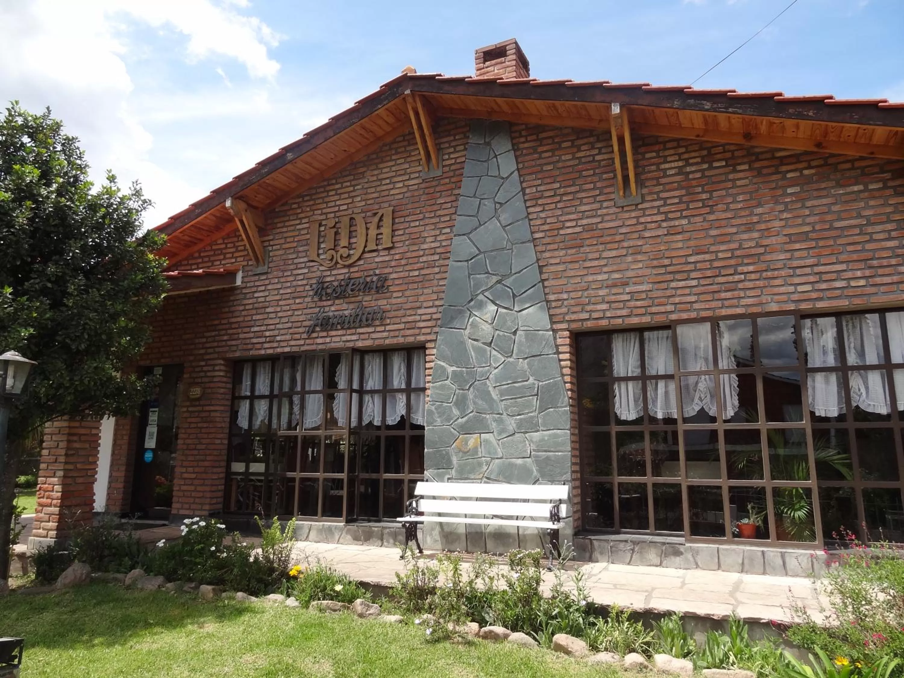 Facade/entrance in Hostería Lida