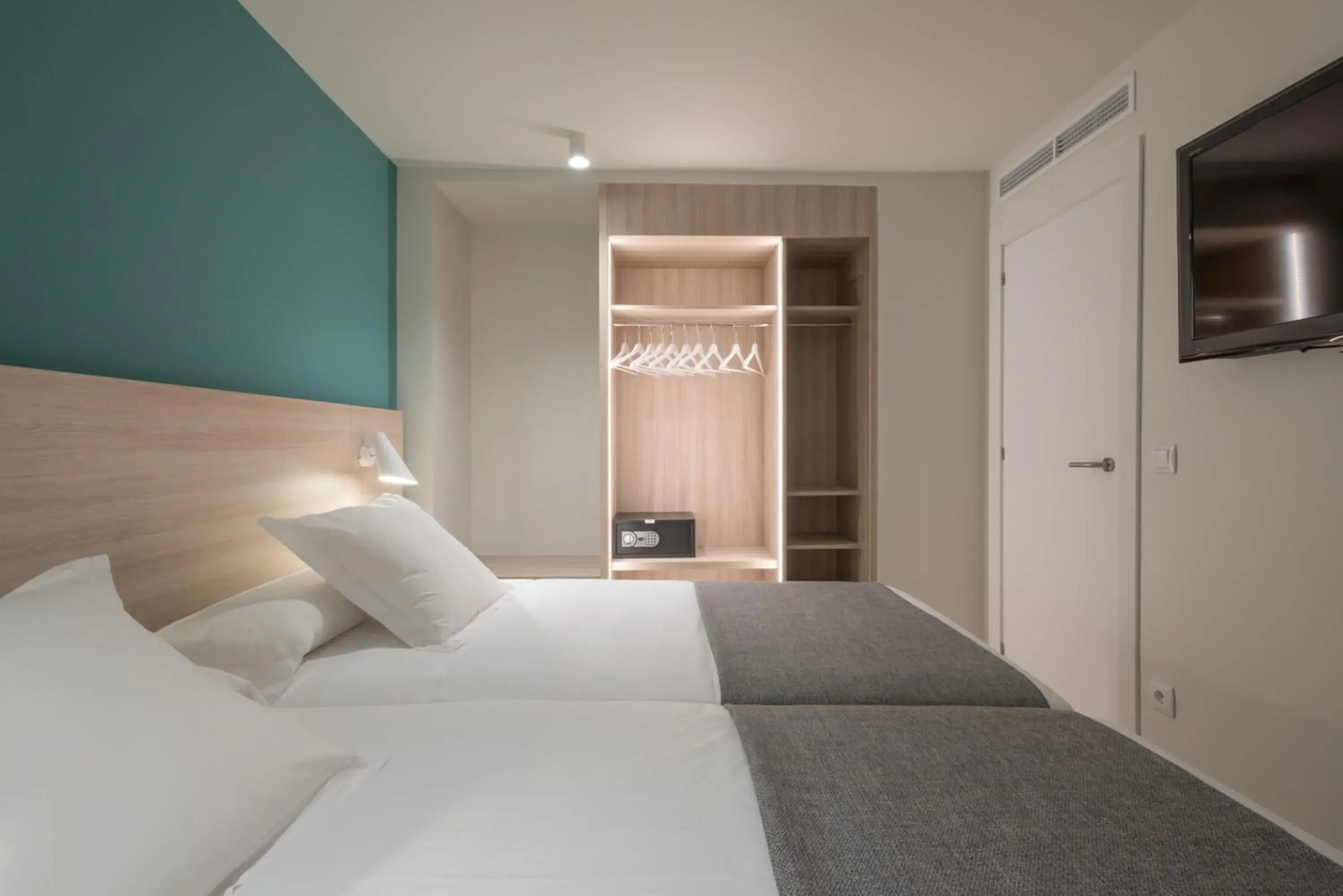 Photo of the whole room, Bed in Hotel & Aparthotel Cosmos Photo of the whole room, Bed in Hotel & Aparthotel Cosmos