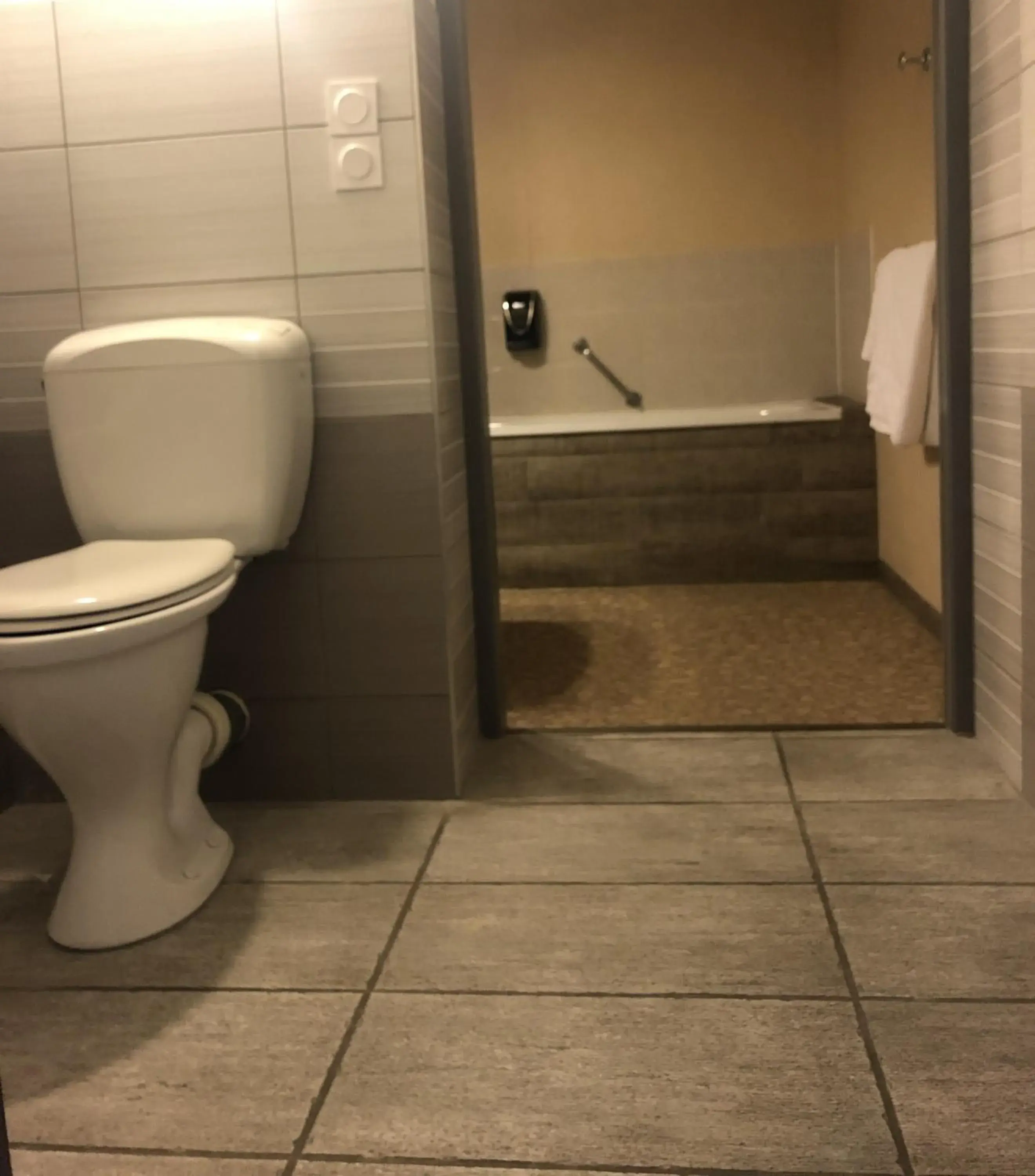 Bathroom in The Originals City, Hotel Valence Est