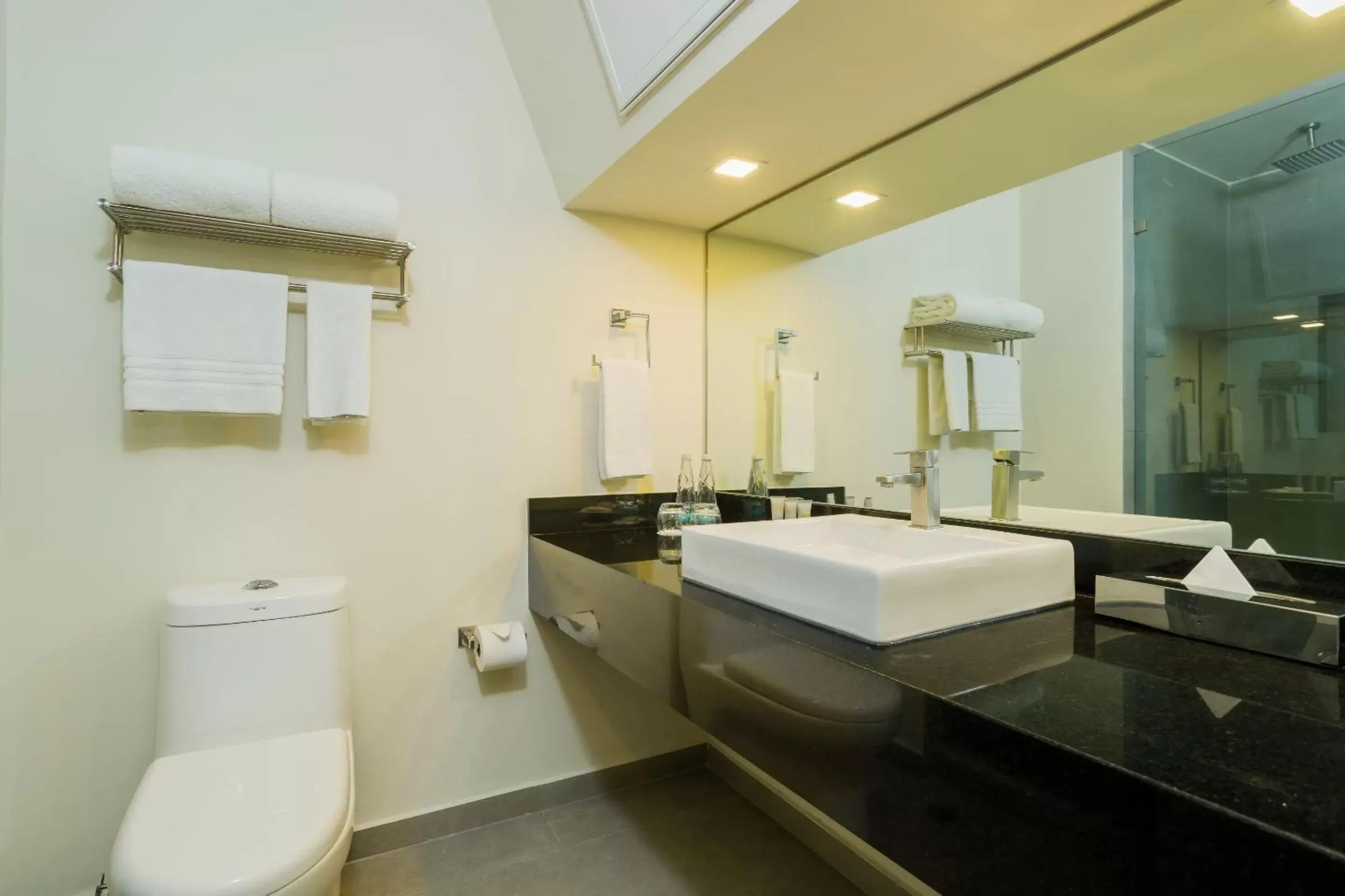 Bedroom, Bathroom in Real Inn Mexicali