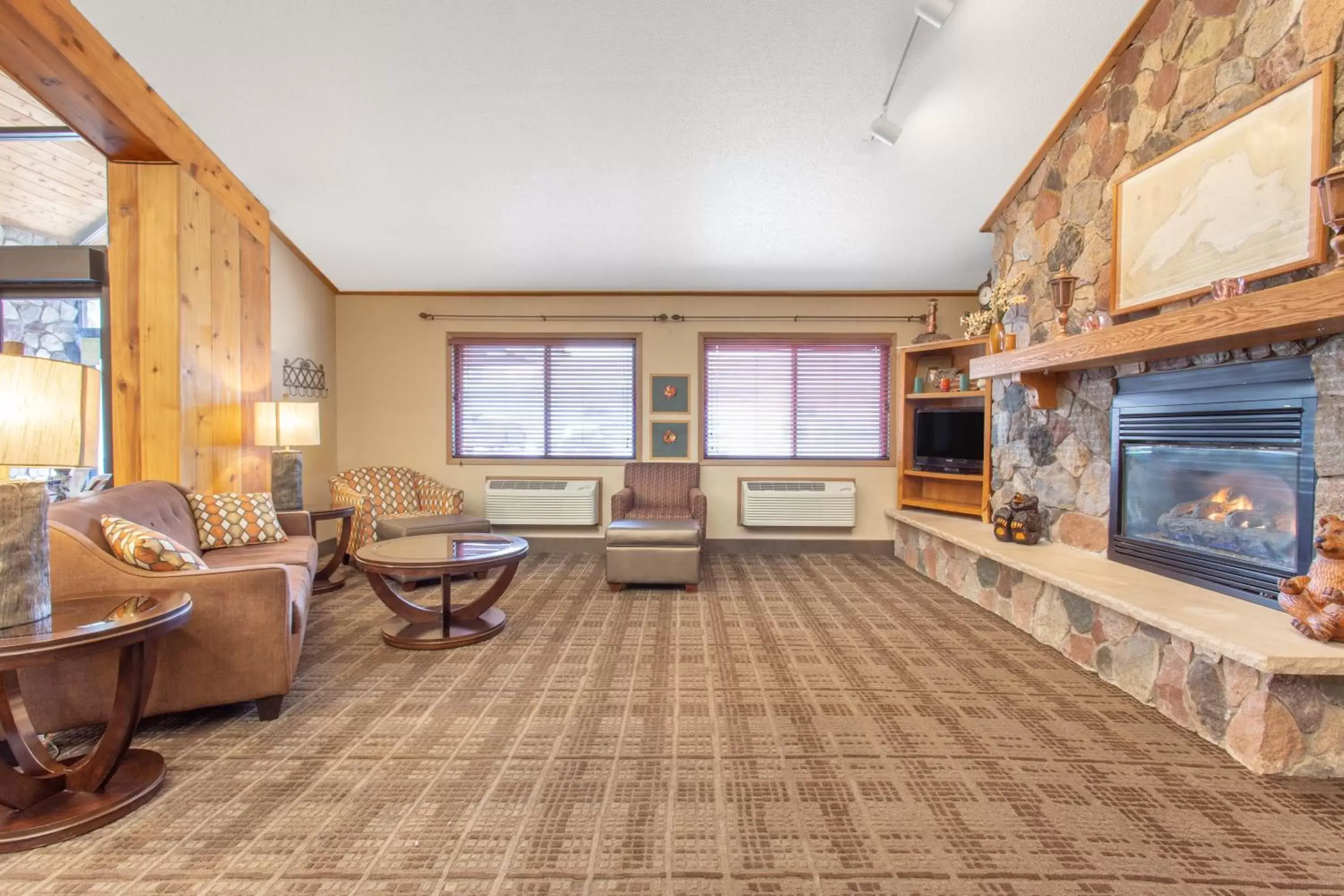 Living room, Seating Area in AmericInn by Wyndham Calumet