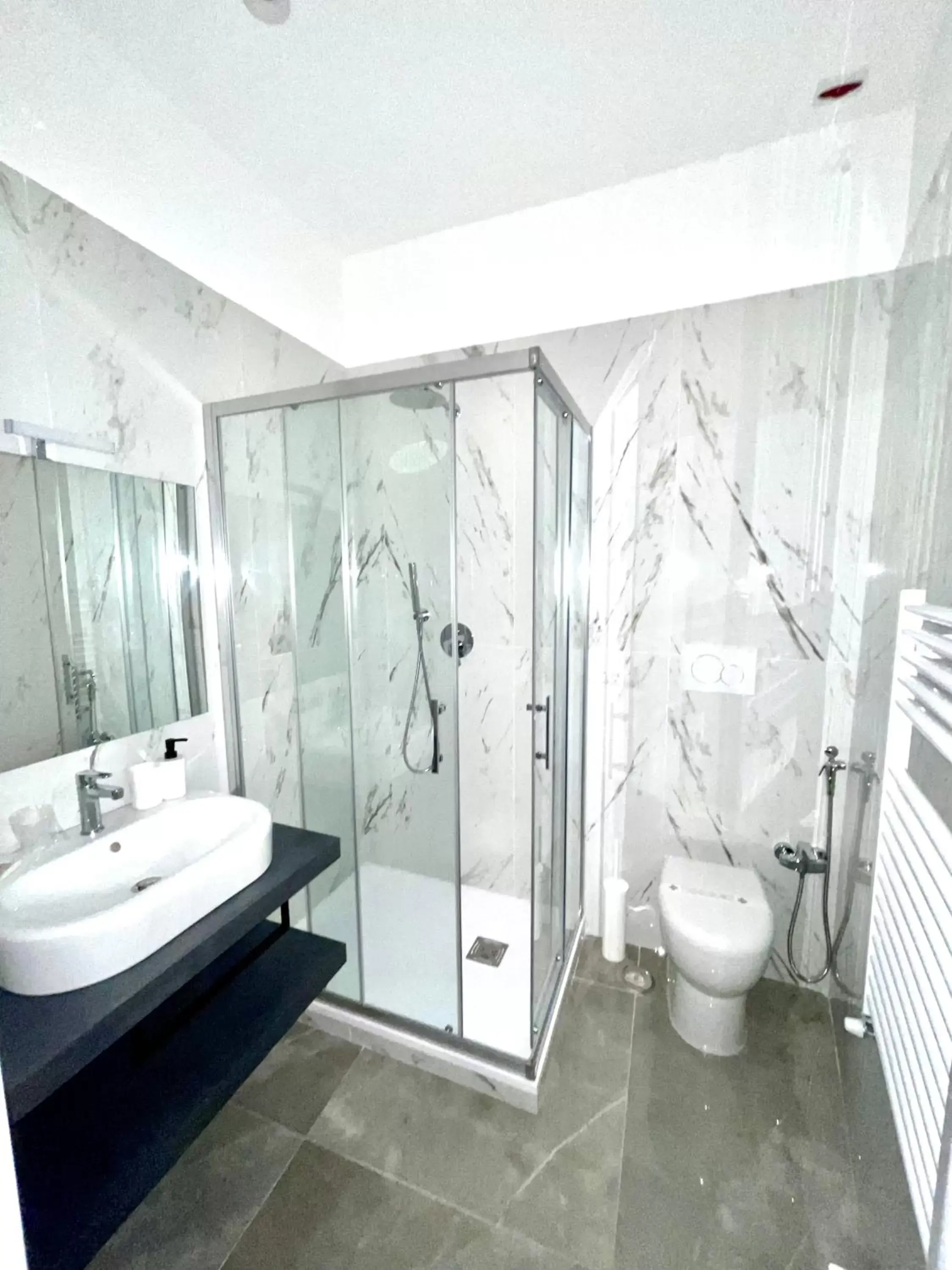 Bathroom in Hotel Porto Di Roma
