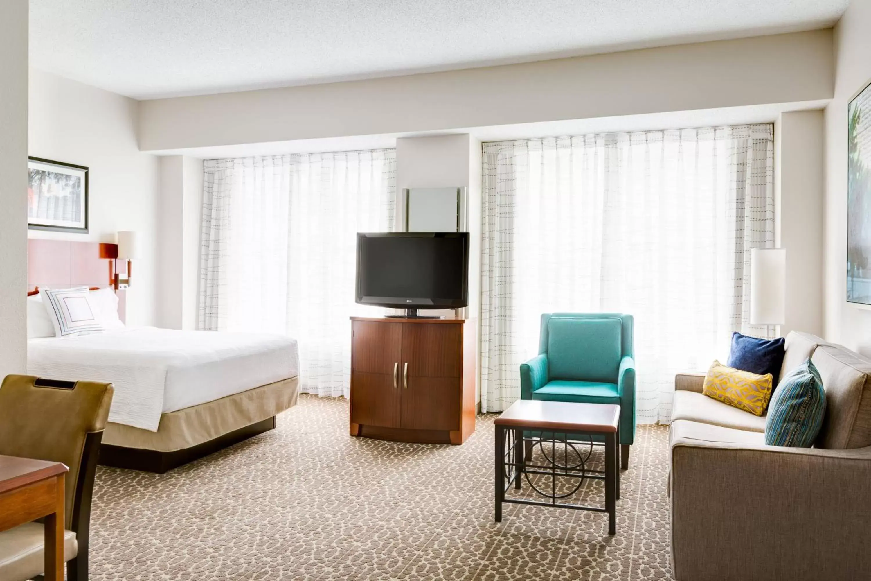 Photo of the whole room, TV/Entertainment Center in Residence Inn Washington, DC/ Downtown