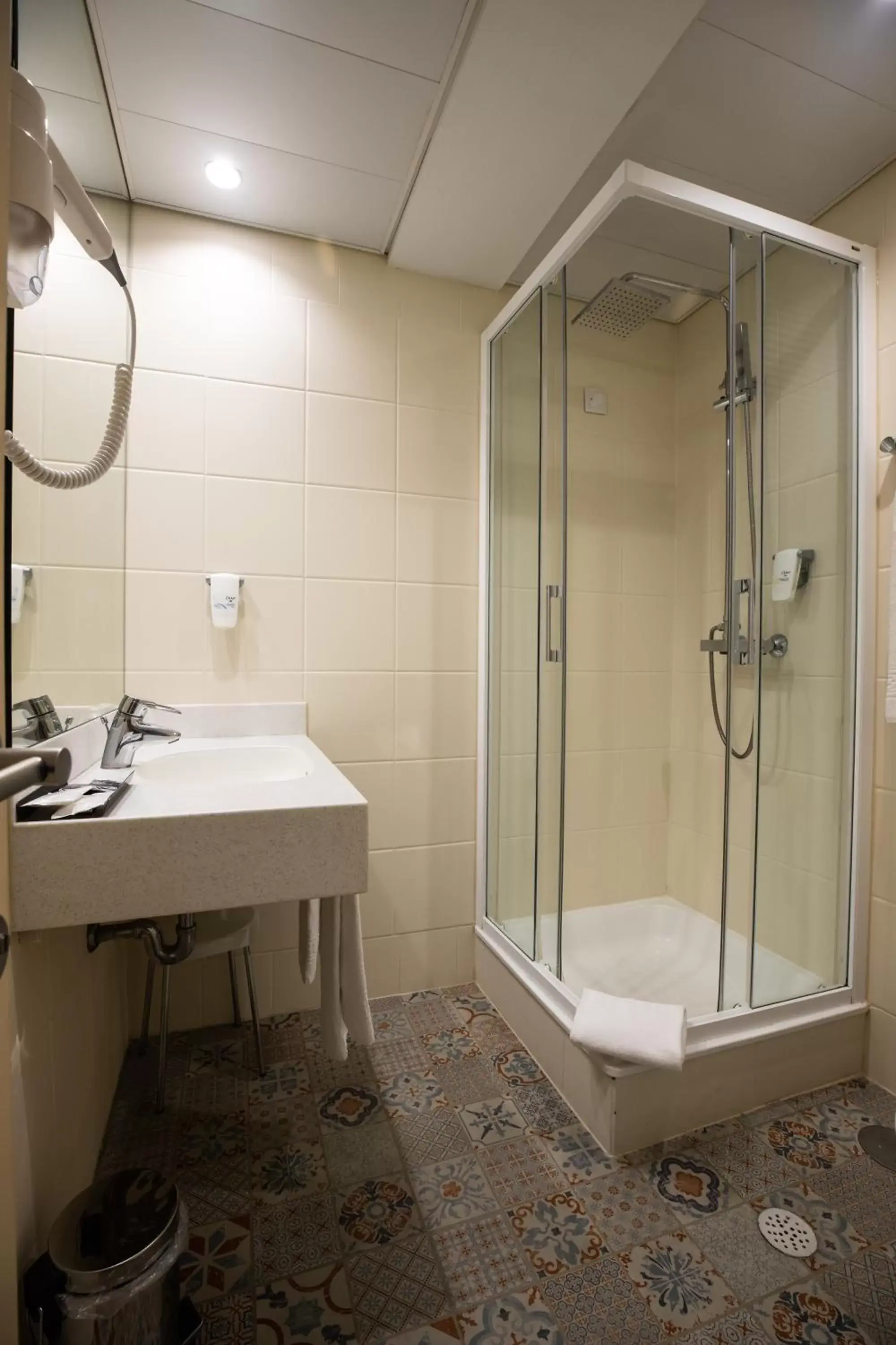 Bathroom in Legendary Porto Hotel