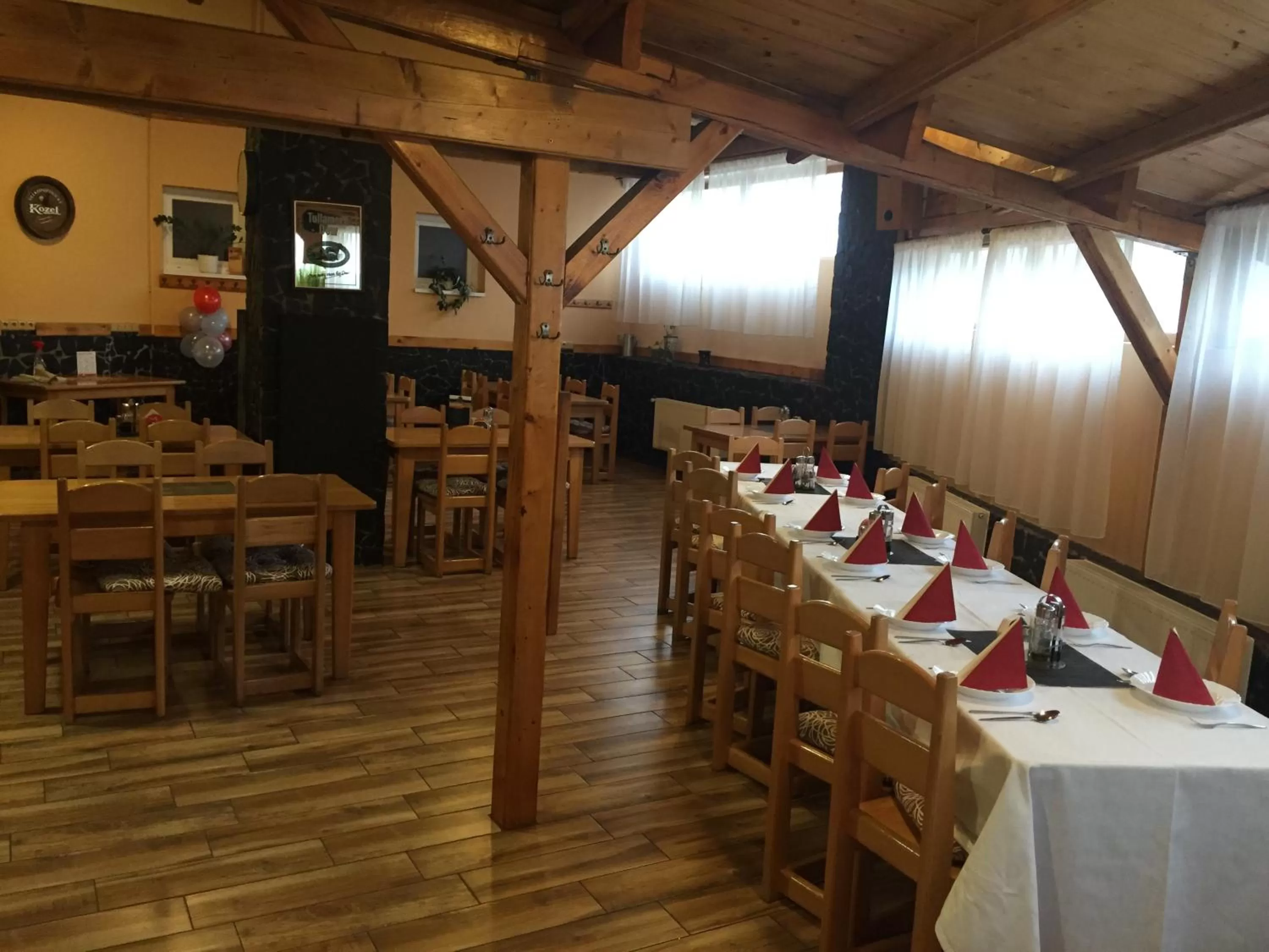 Restaurant/places to eat in Hotel Taurus