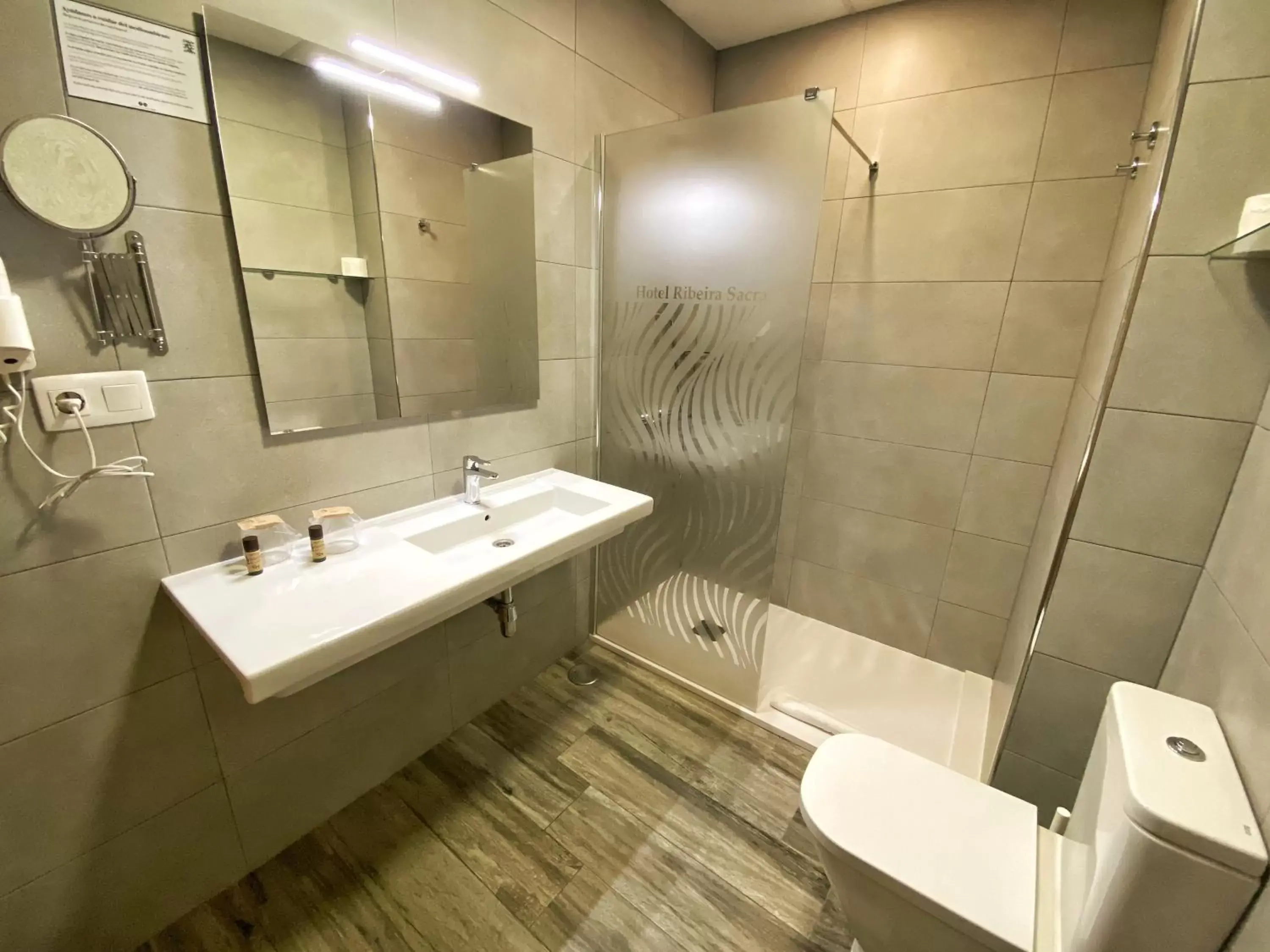 Bathroom in Hotel Ribeira Sacra