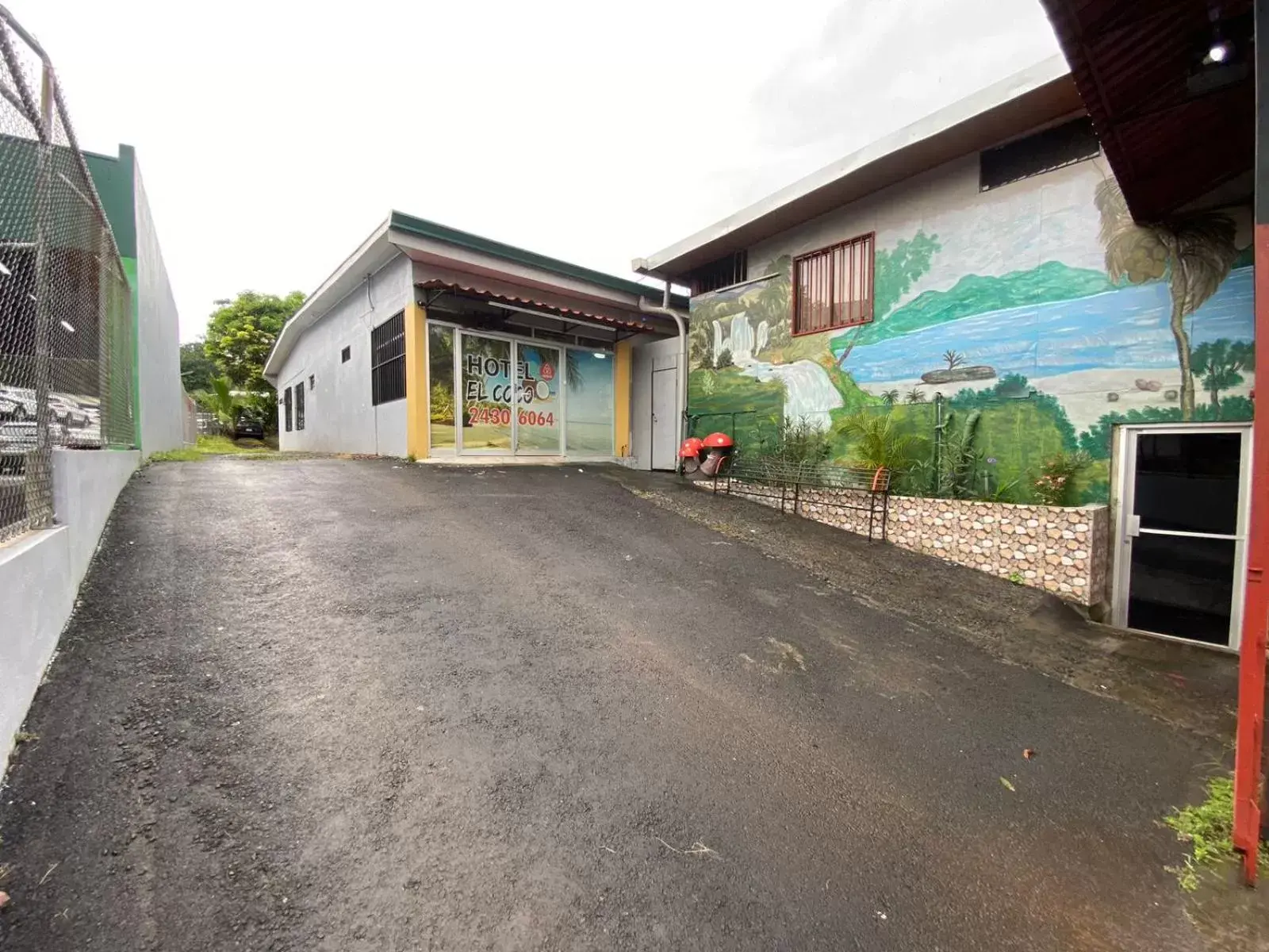 Facade/entrance, Property Building in Hotel El Coco