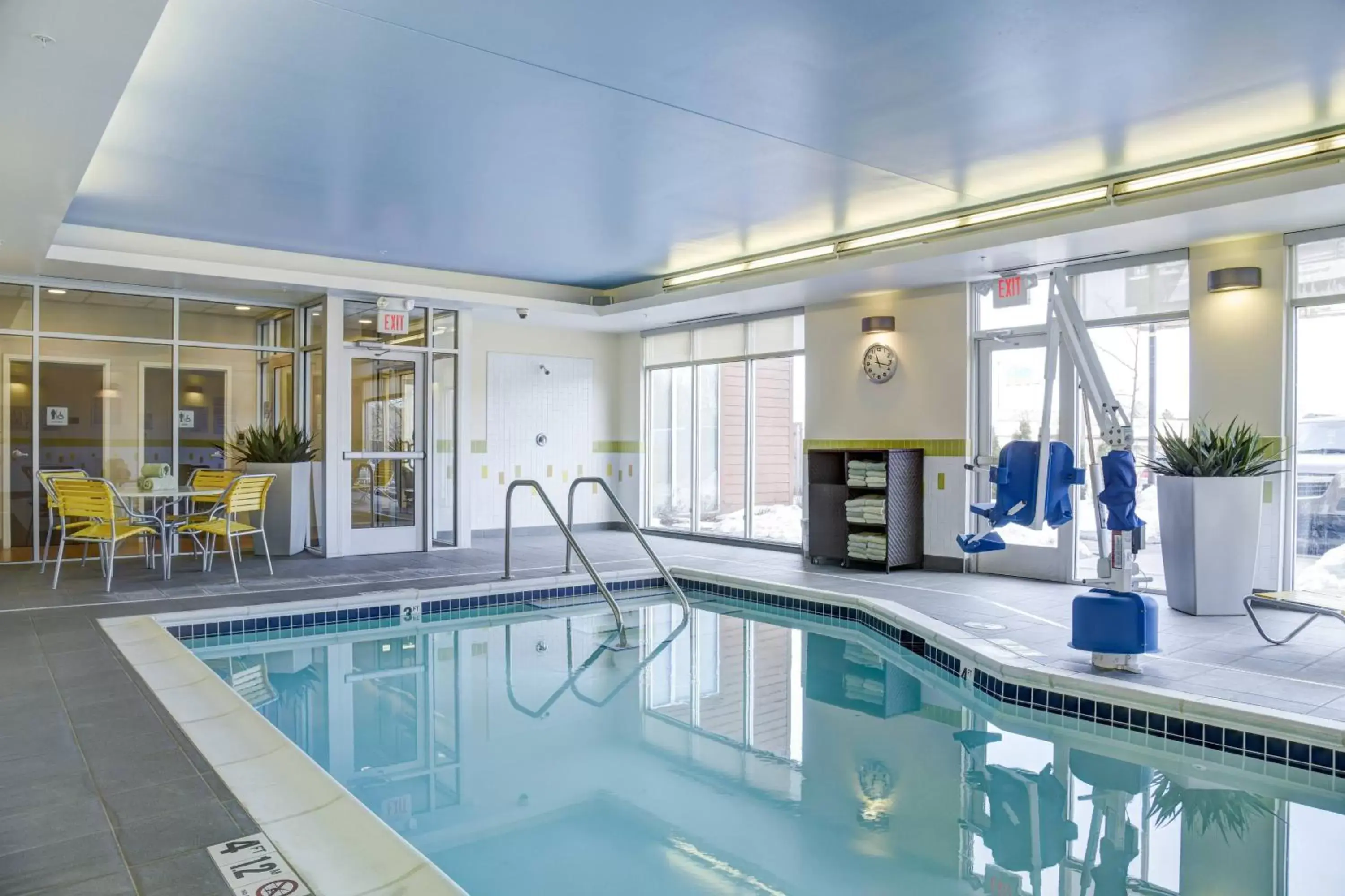 Swimming Pool in Fairfield Inn & Suites by Marriott Rochester Mayo Clinic Area/Saint Marys