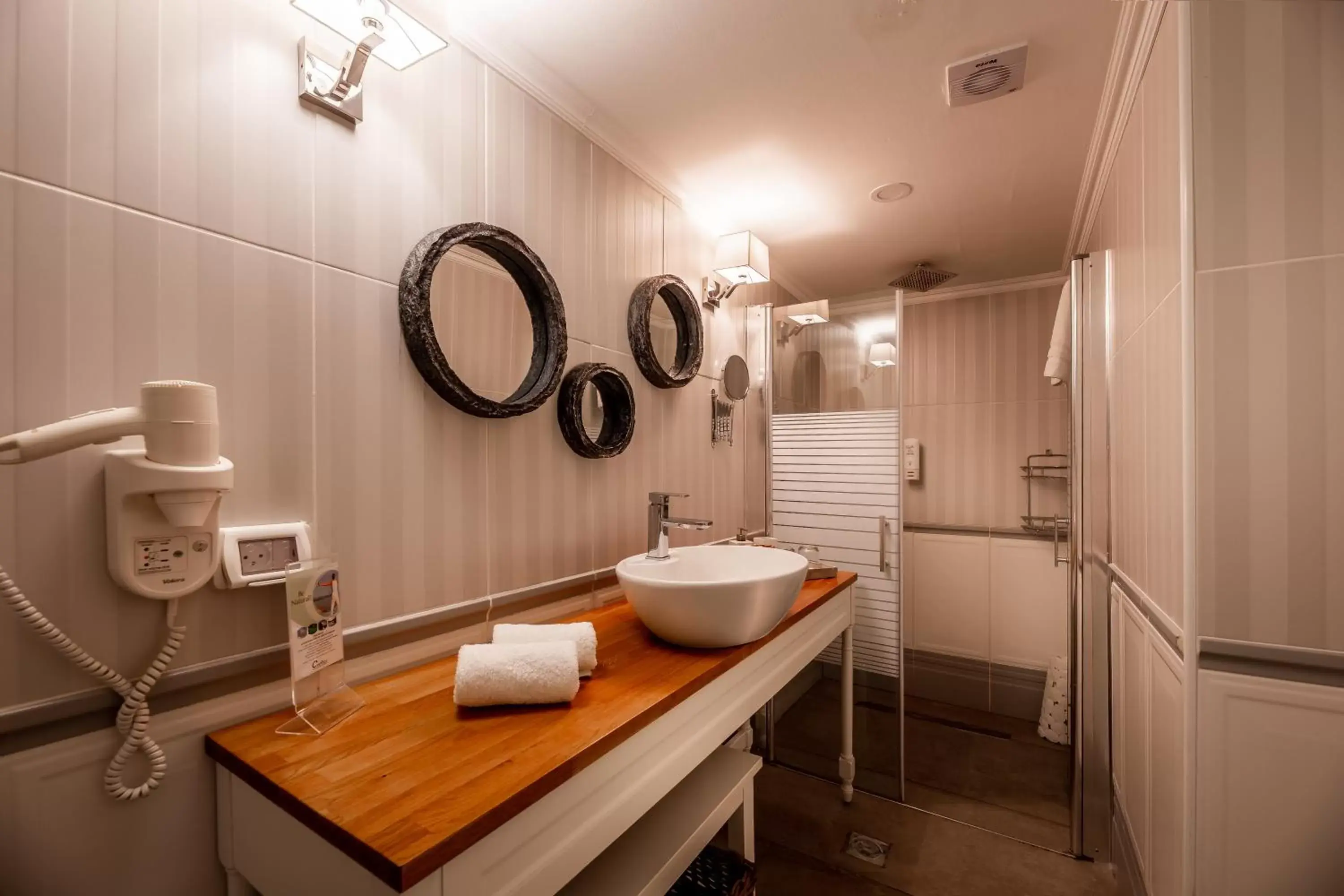 Shower, Bathroom in Hacienda Forest View Hotel
