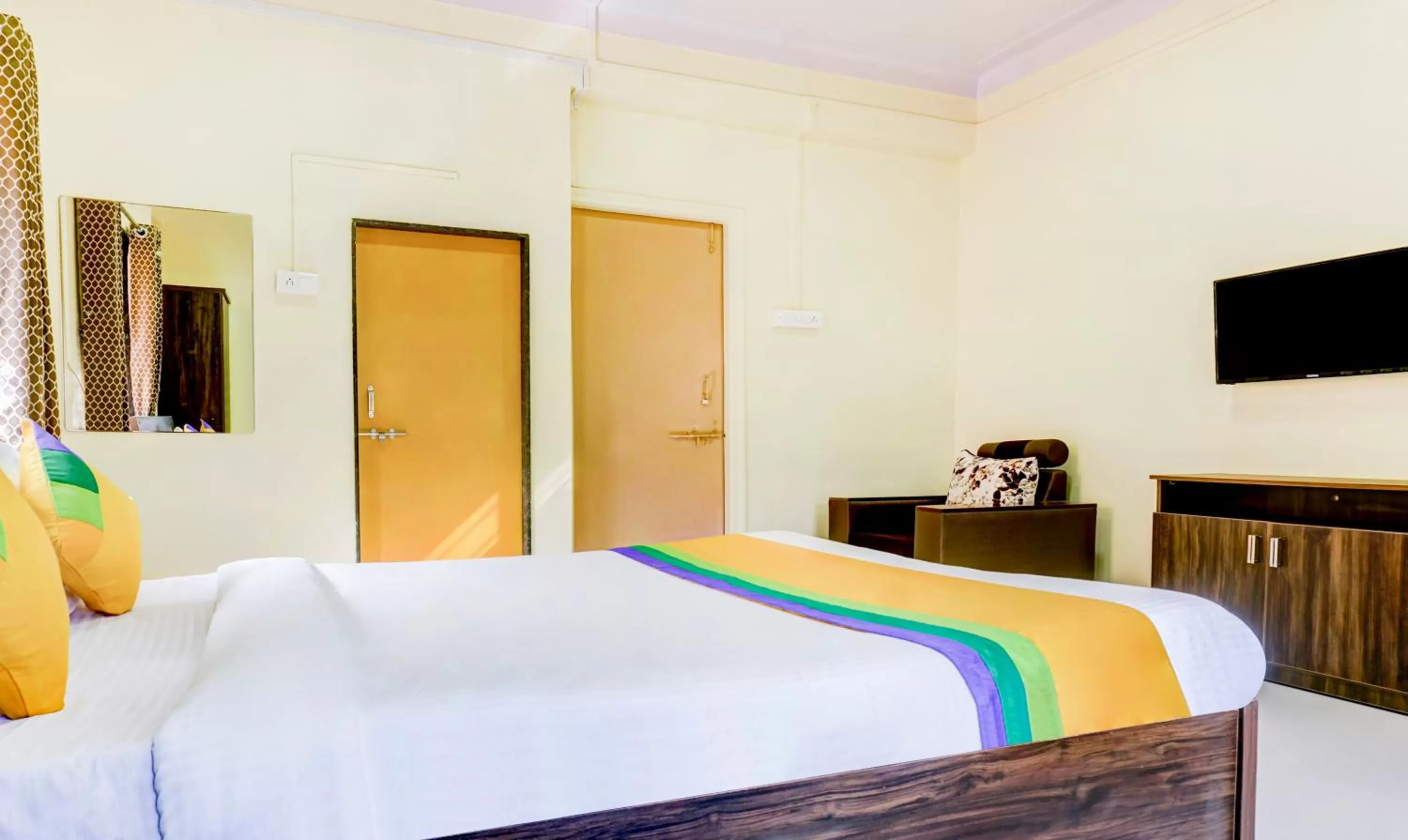 Continental breakfast, Bed in Hotel Bestow Inn Koregaon Park Pune -Near Osho Ashram