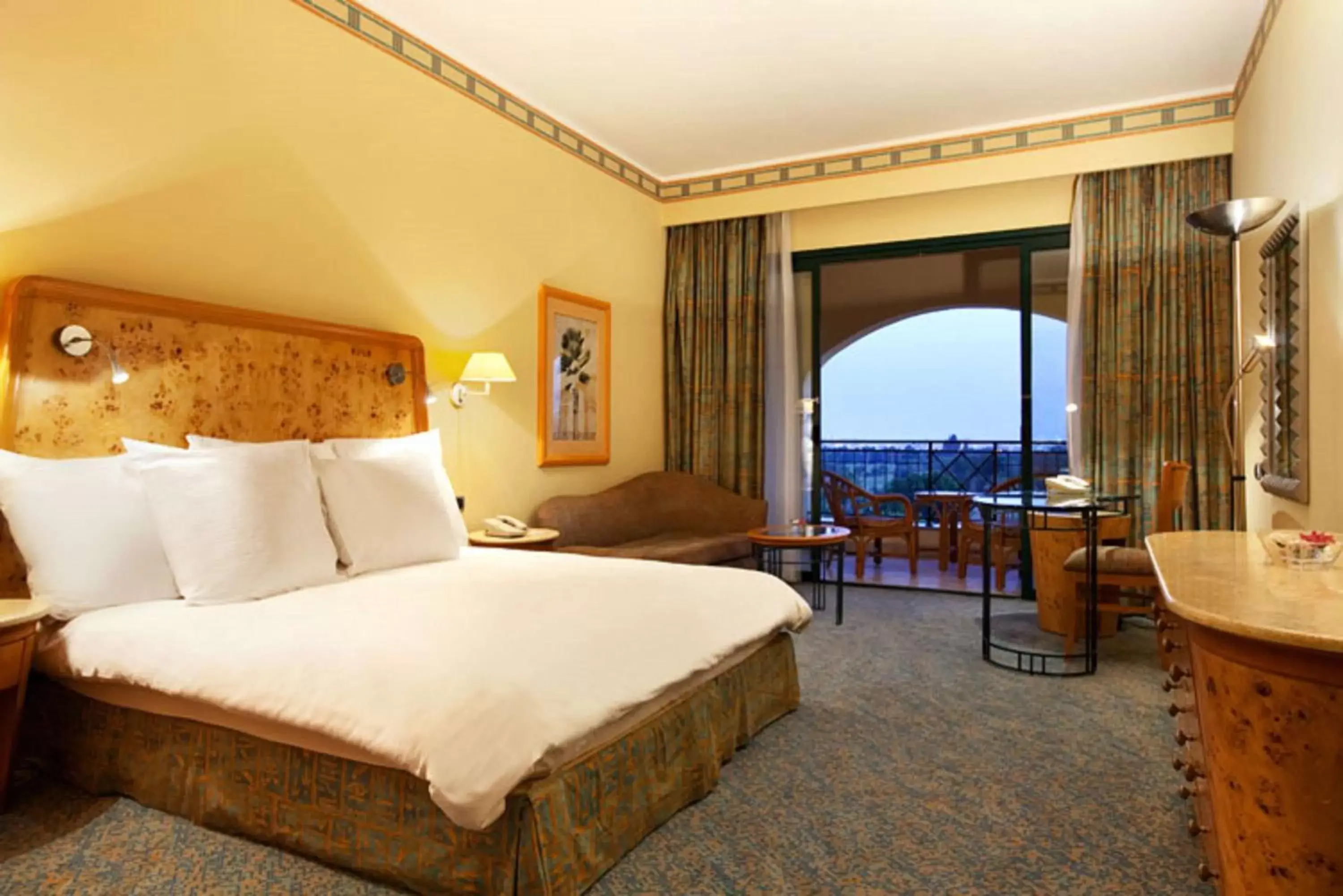 King Hilton Room in Hilton Pyramids Golf King Hilton Room in Hilton Pyramids Golf
