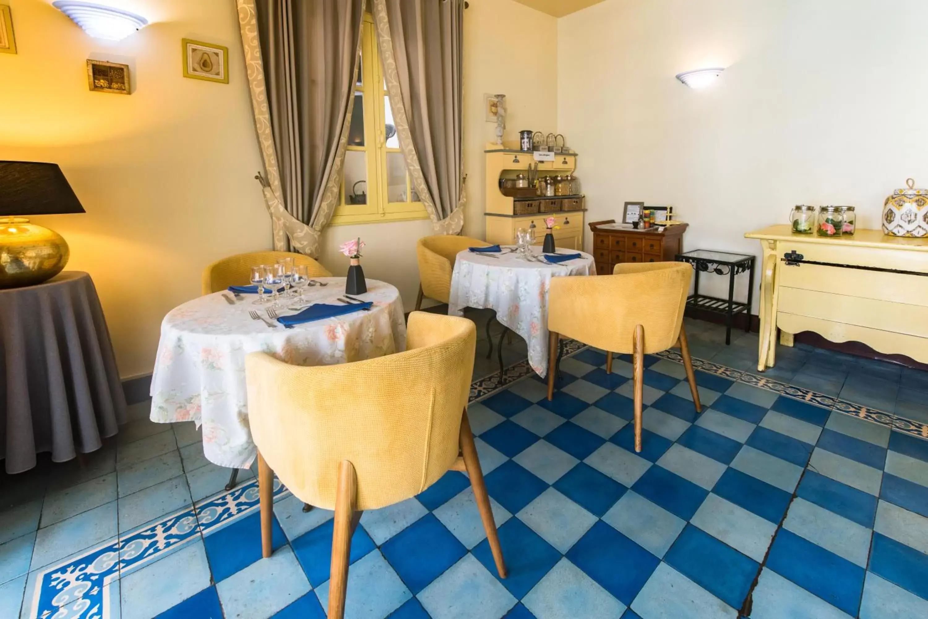 Breakfast in Le Juliette Dodu- Le charme d'un monument historique Breakfast in Le Juliette Dodu- Le charme d'un monument historique