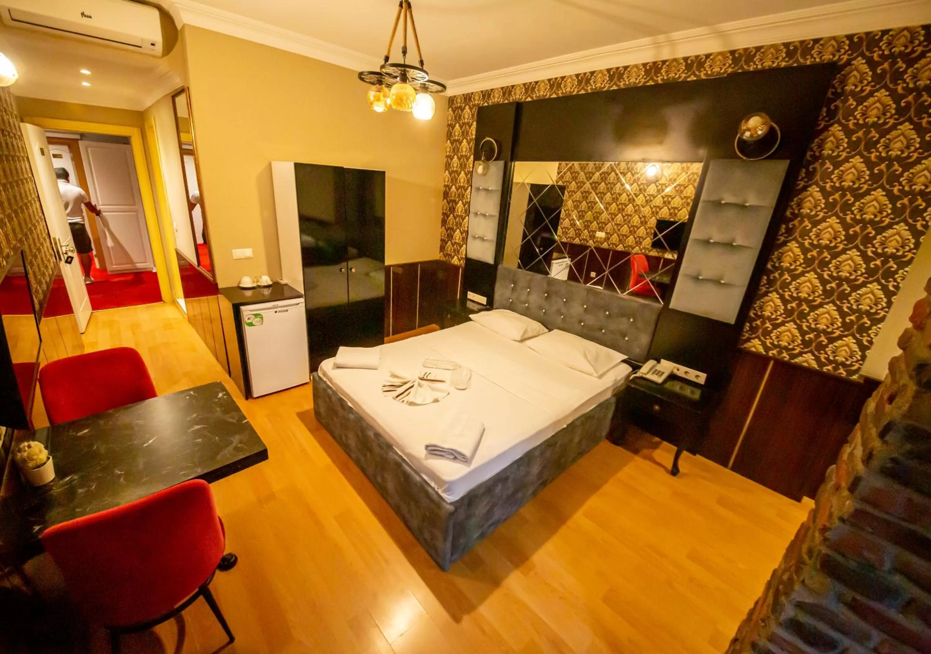 Bed in Royal Palace Hotel