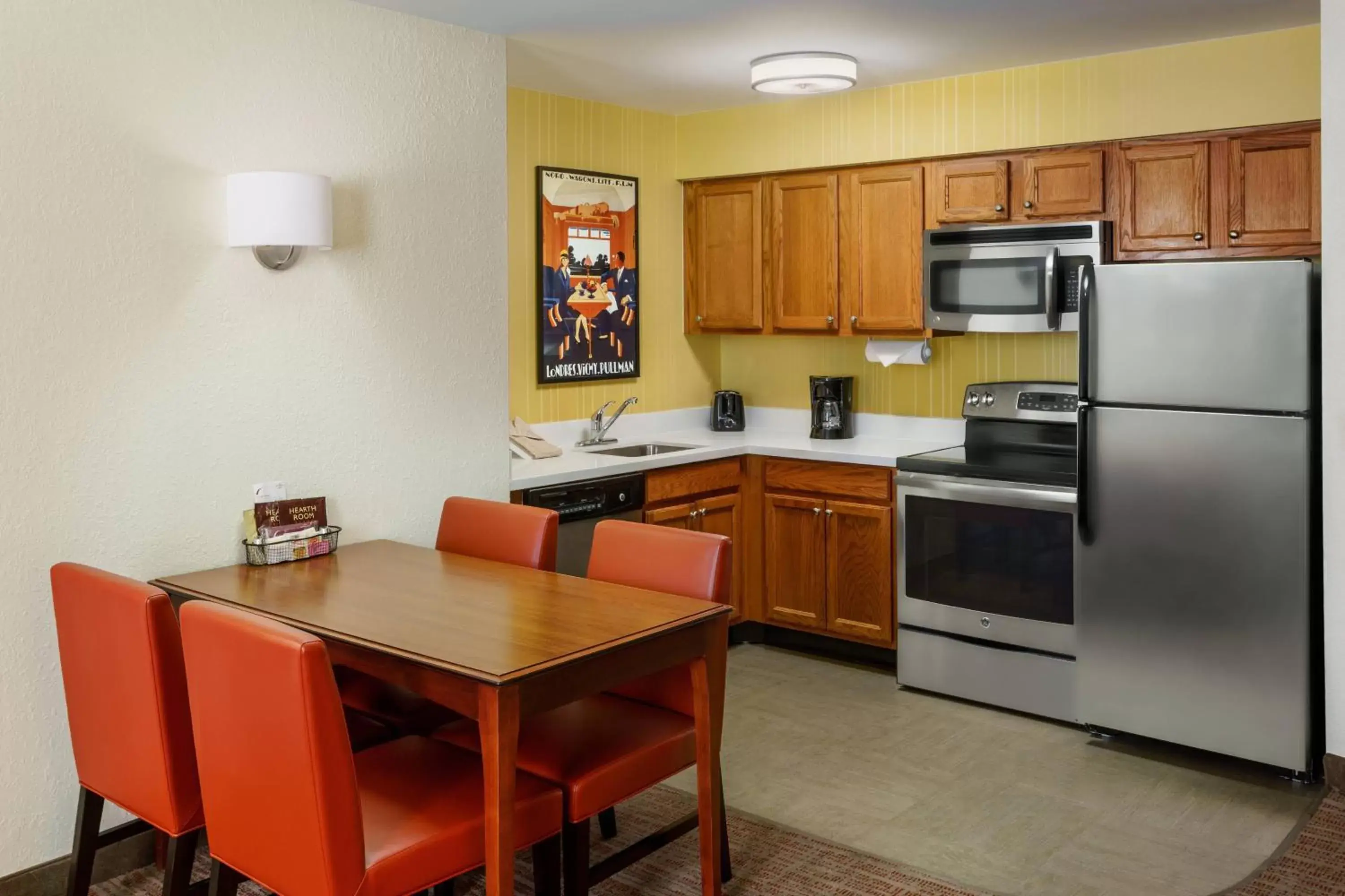Bedroom, Kitchen/Kitchenette in Residence Inn Houston Downtown/Convention Center