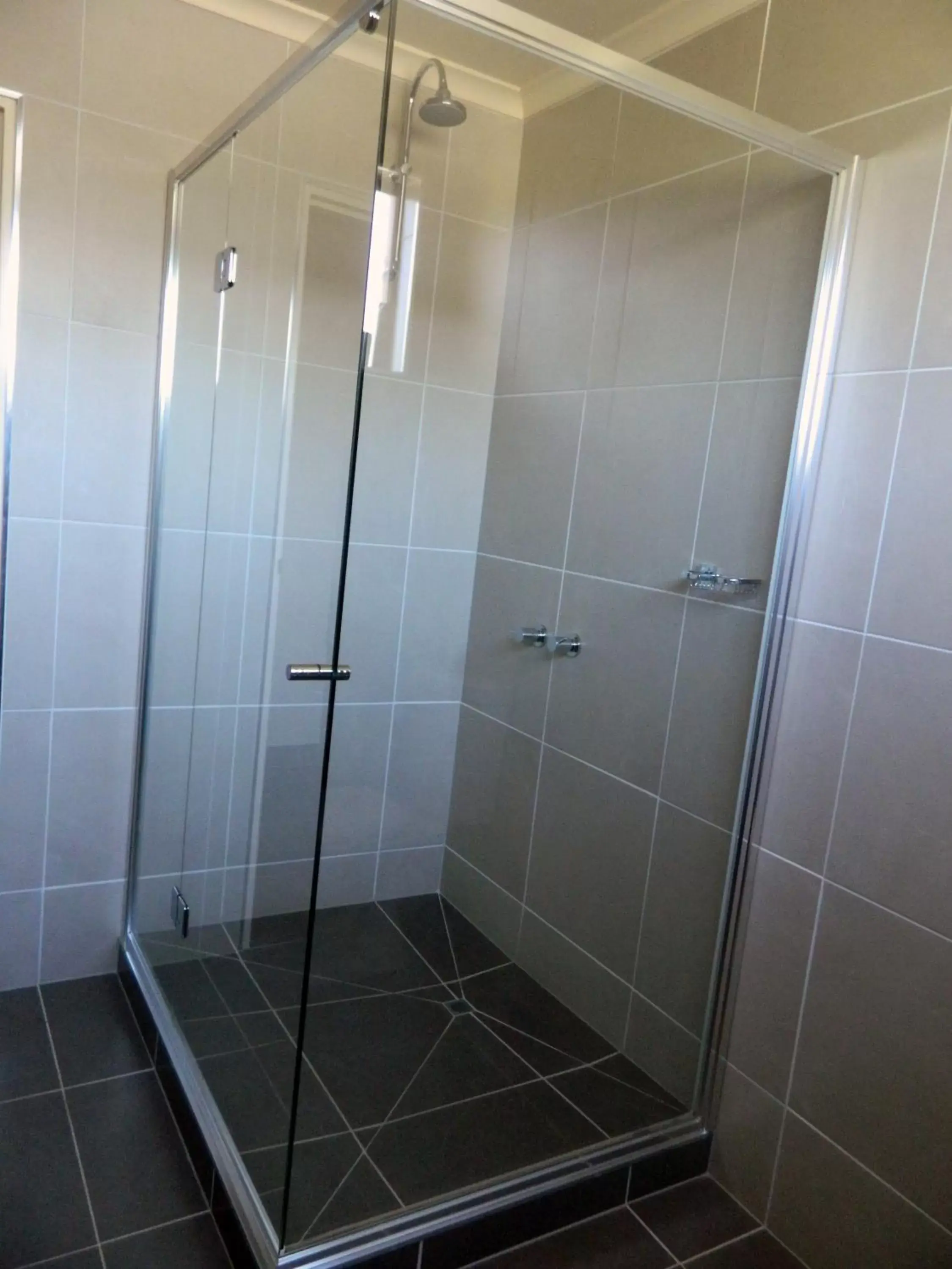 Shower, Bathroom in Comfort Inn Clubarham