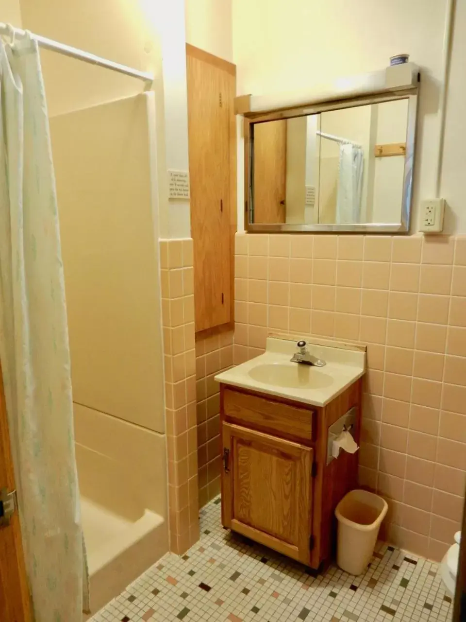 Shower, Bathroom in Garden Grove Retreat & Lodging near Pictured Rocks, Fayette, Trails