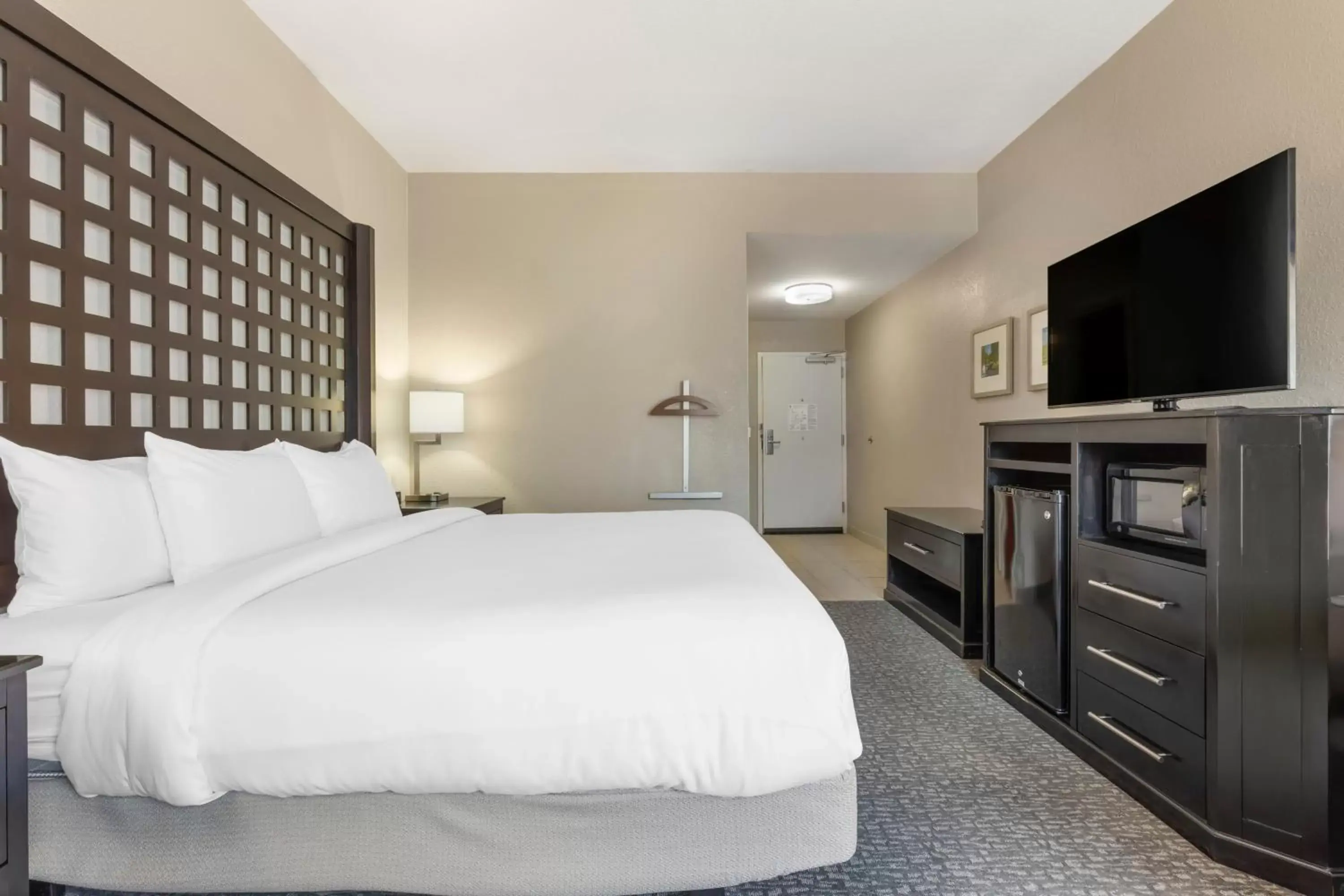 Bedroom, Bed in Comfort Inn Plano-Dallas