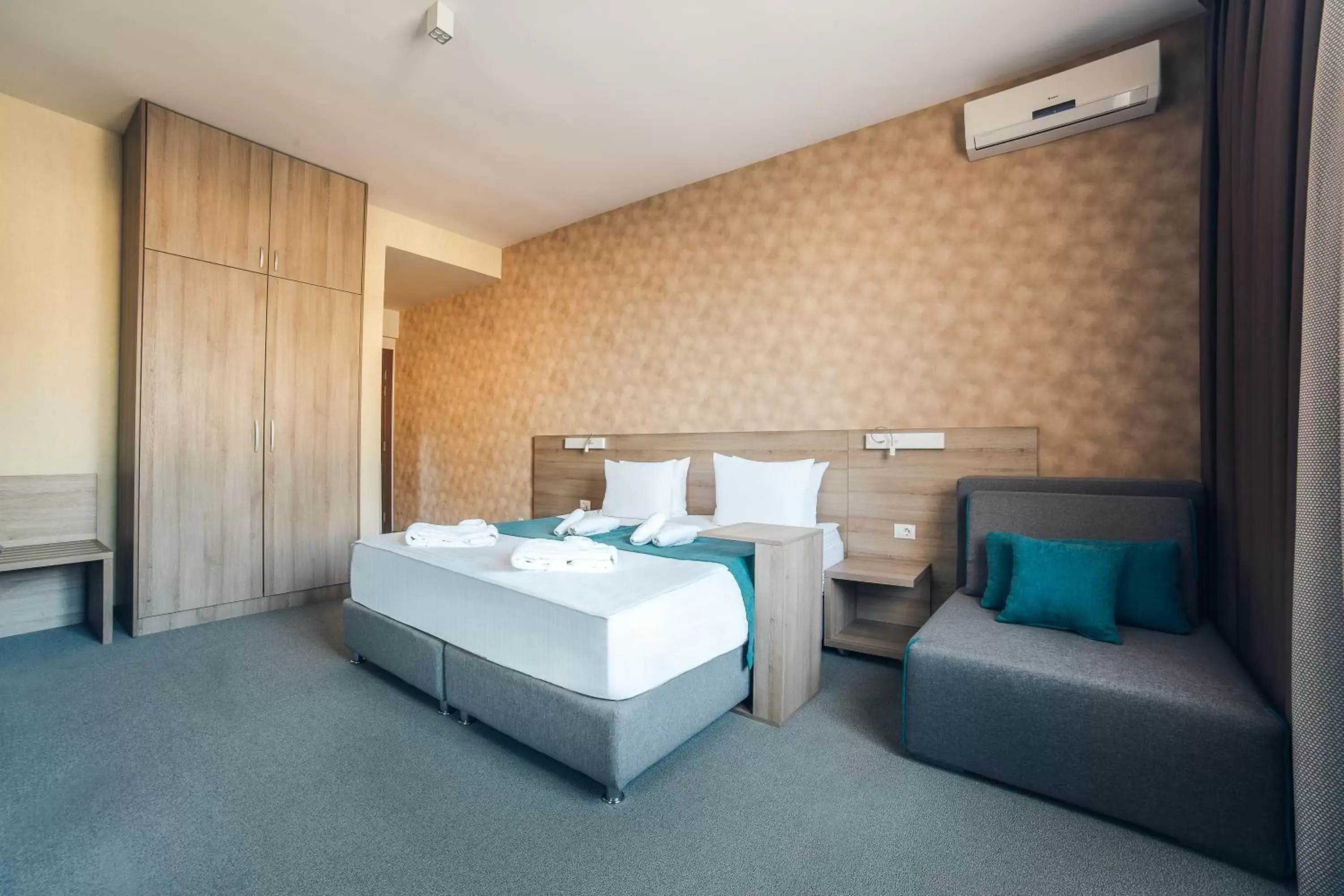 Bedroom, Bed in Garni Hotel Mint