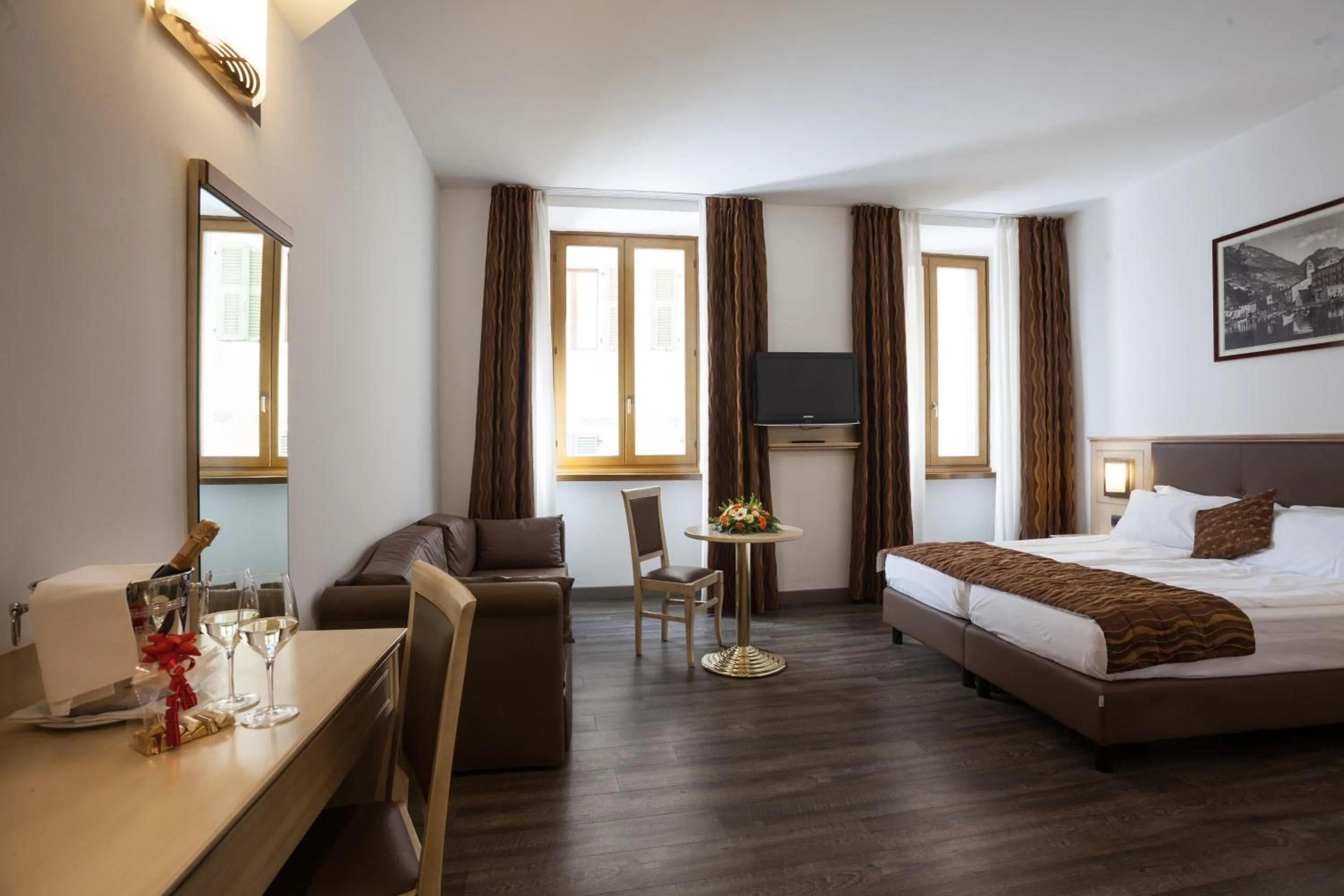 Photo of the whole room, Bed in Hotel Portici - Romantik & Wellness